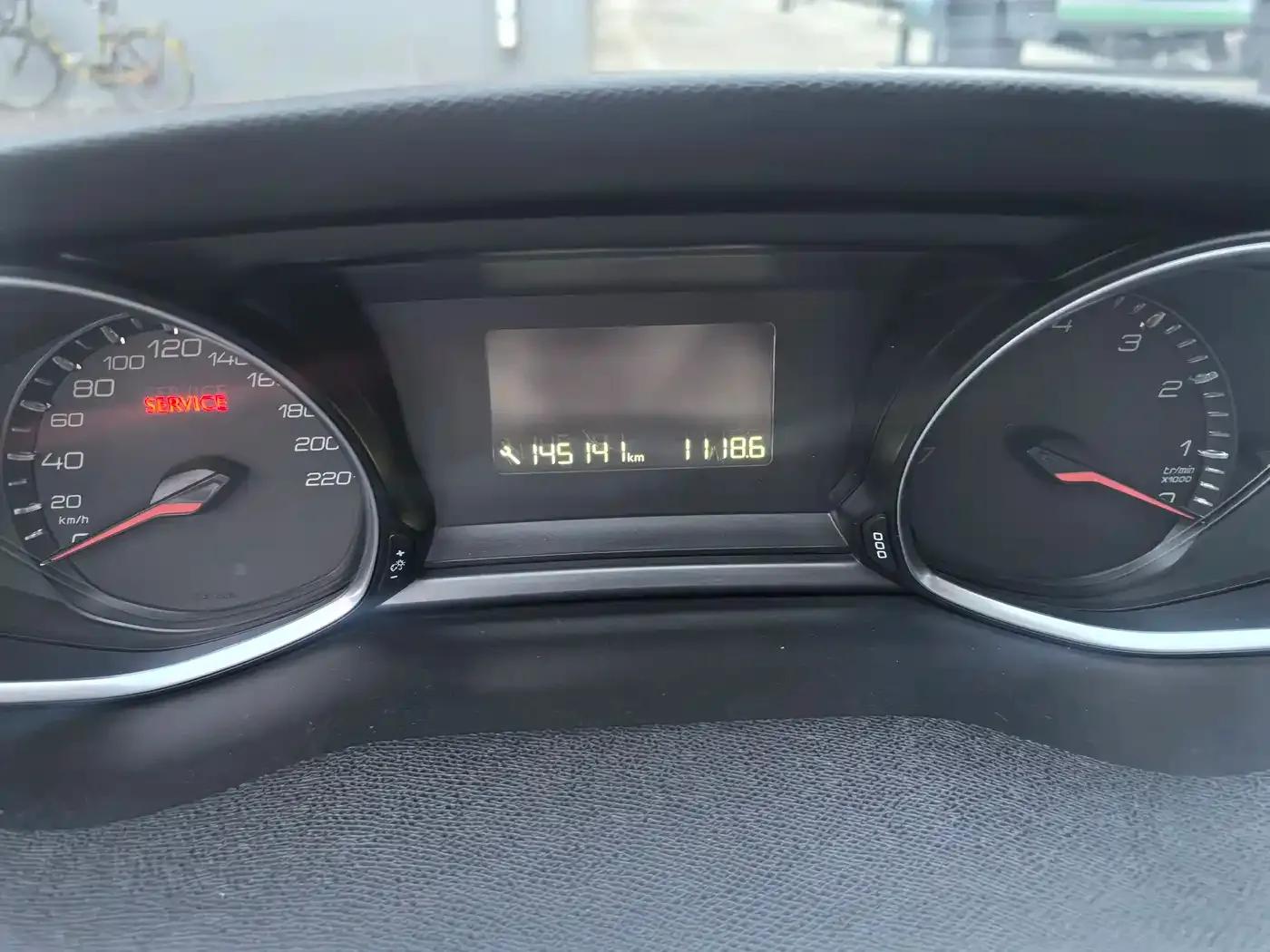 Peugeot 308S 2015 1.2T Automatic Sporty Edition — миниатюра 15