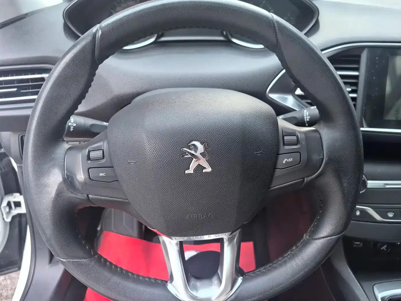 Peugeot 308S 2015 1.2T Automatic Sporty Edition — миниатюра 18