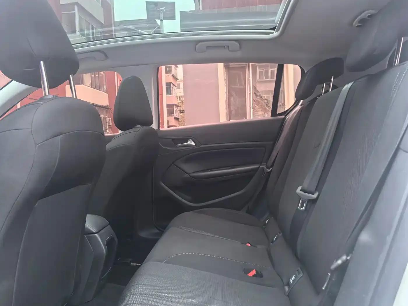 Peugeot 308S 2015 1.2T Automatic Sporty Edition — миниатюра 8