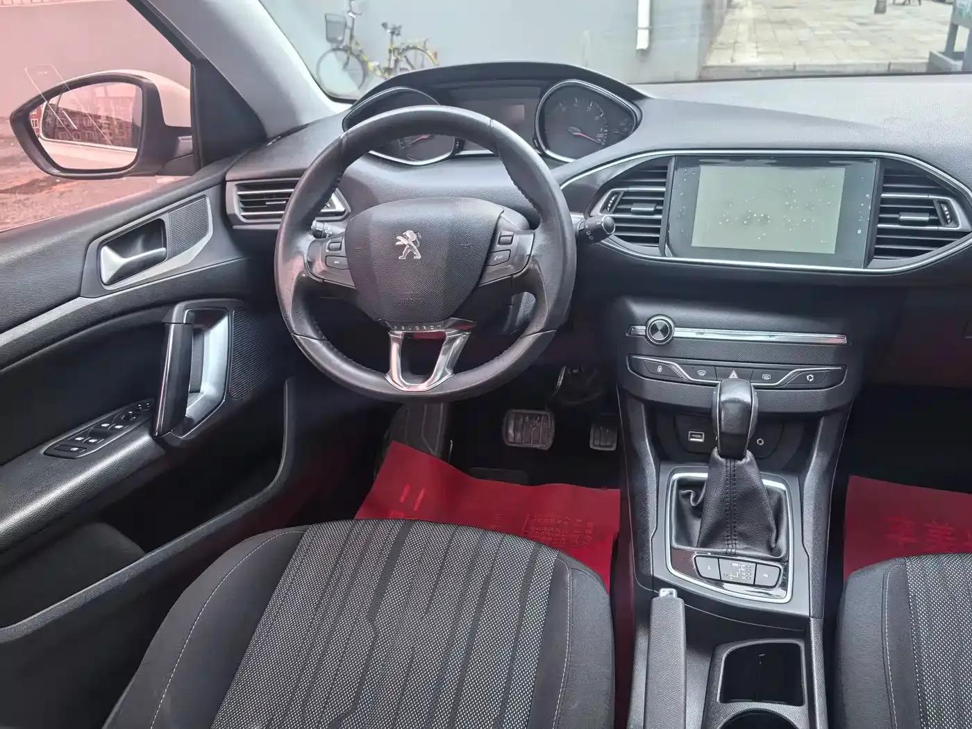 Peugeot 308S 2015 1.2T Automatic Sporty Edition — миниатюра 10