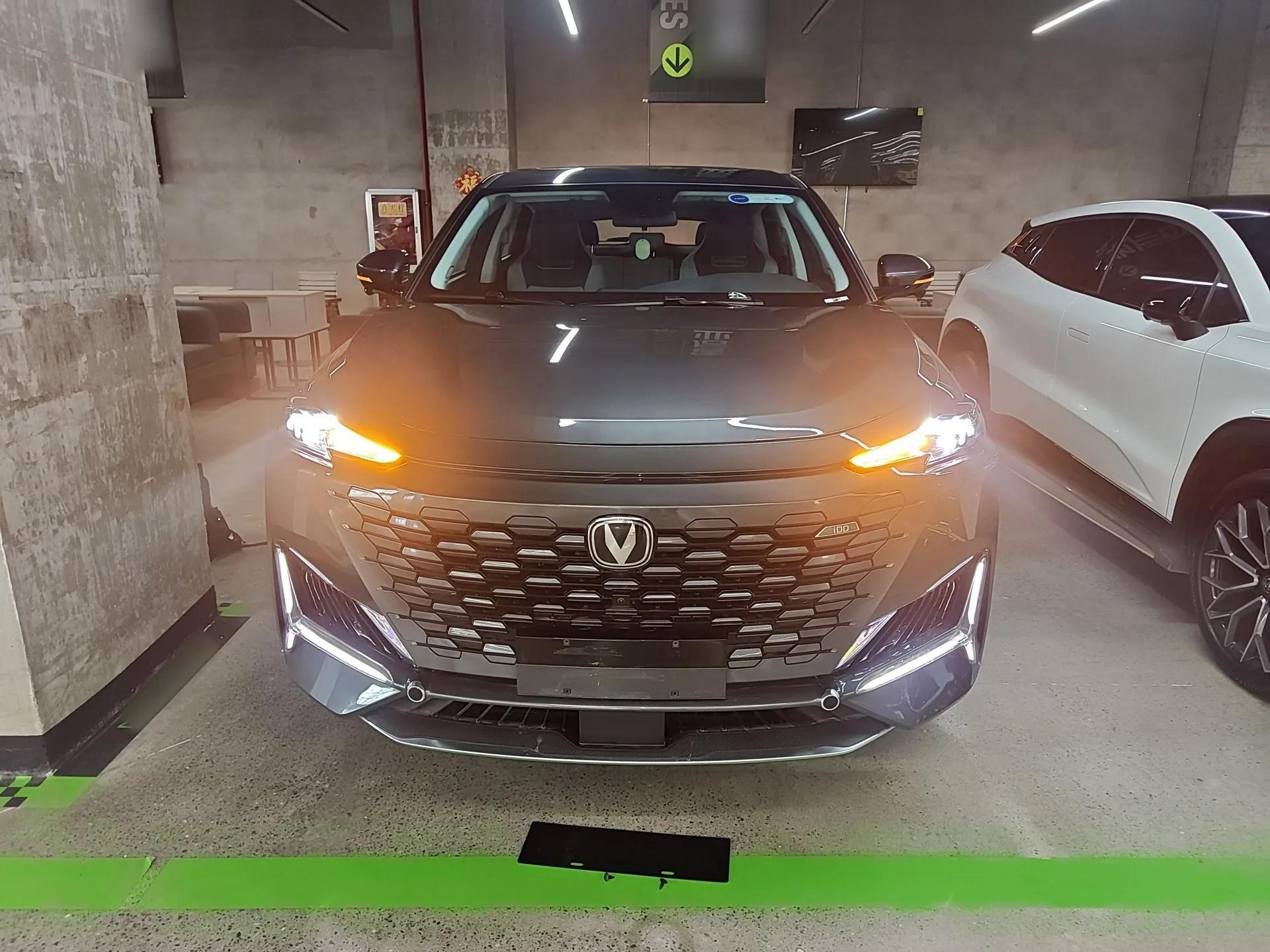 CHANGAN UNI-K iDD 2024 Smart Electric iDD 1.5T 135km Smart Enjoyment Model — миниатюра 2