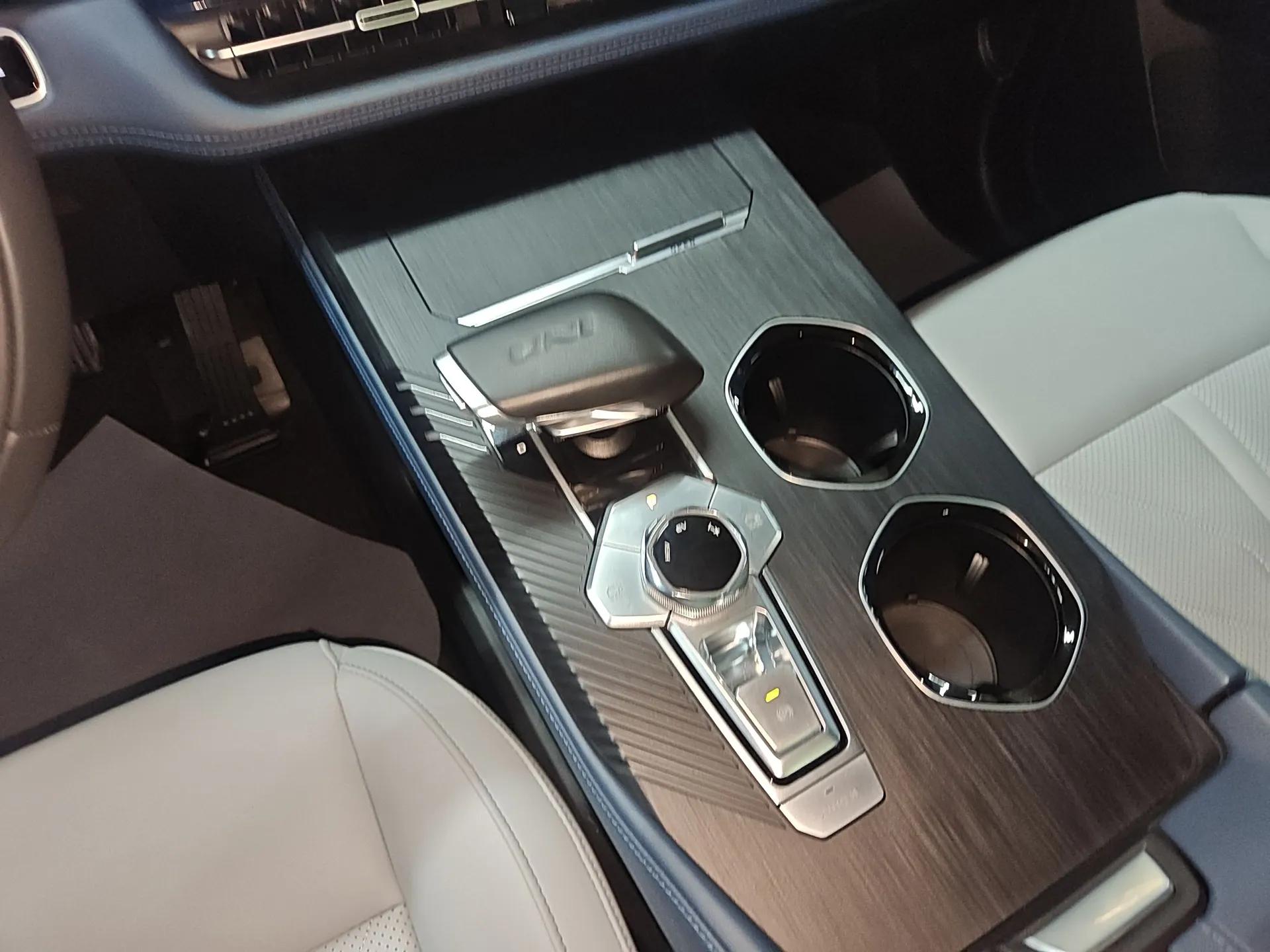 CHANGAN UNI-K iDD 2024 Smart Electric iDD 1.5T 135km Smart Enjoyment Model — миниатюра 17