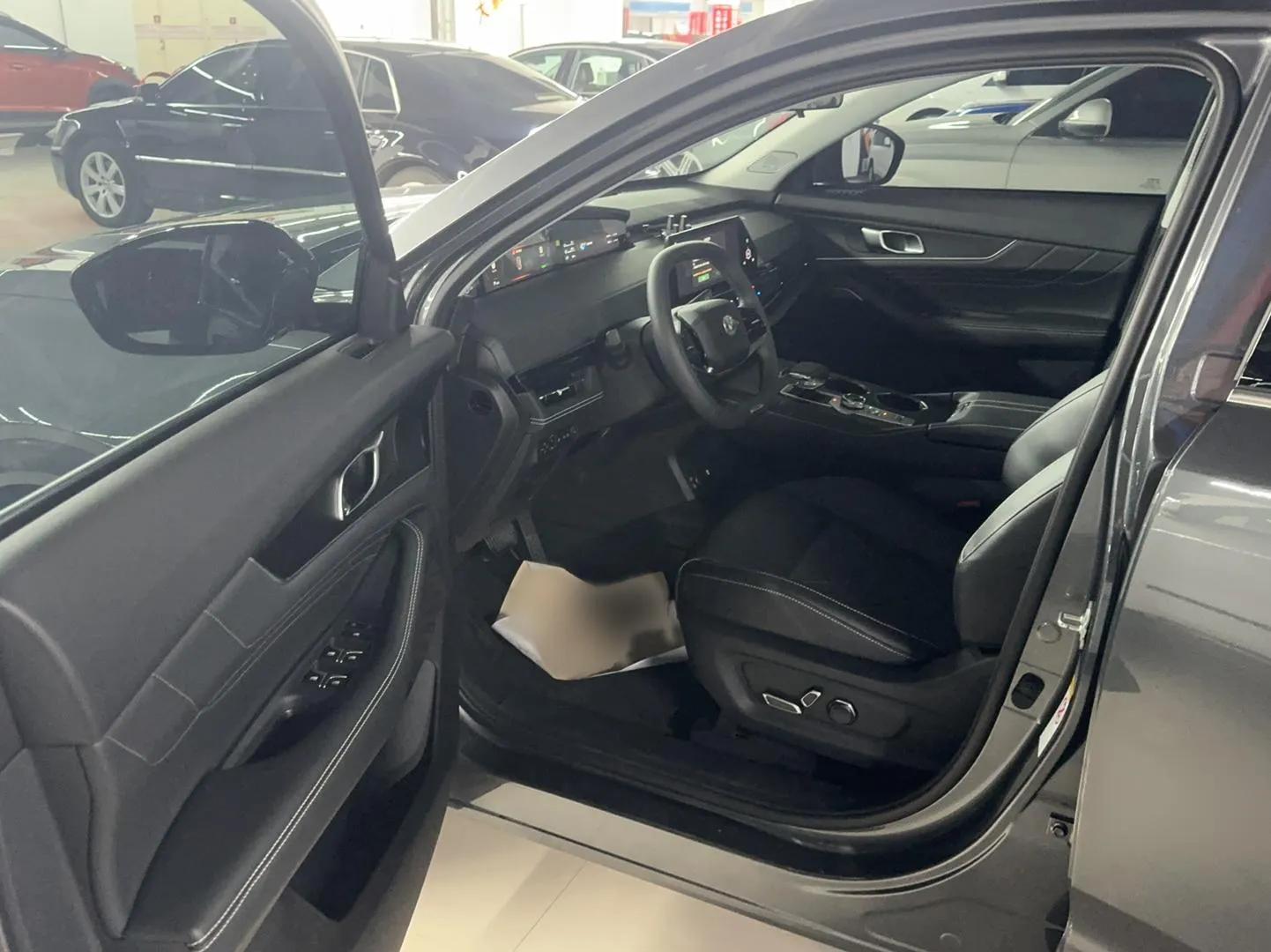 CHANGAN UNI-K iDD 2023 Zhidian iDD 1.5T 135km Smart & Fun Model — миниатюра 18