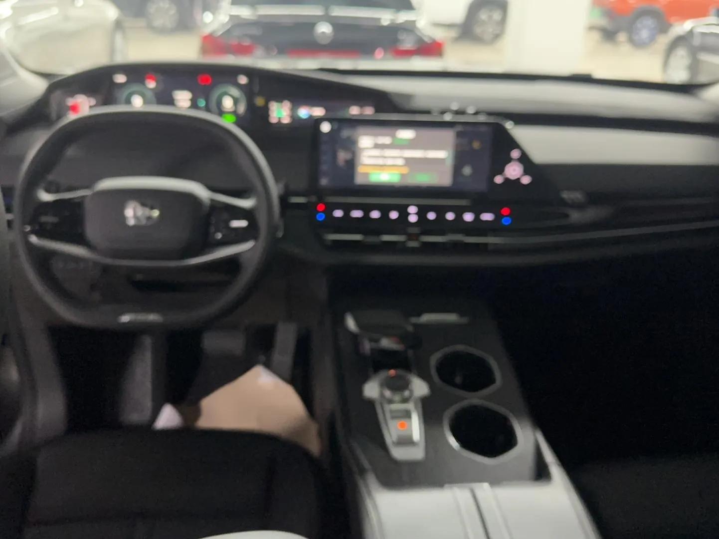 CHANGAN UNI-K iDD 2023 Zhidian iDD 1.5T 135km Smart & Fun Model — миниатюра 19