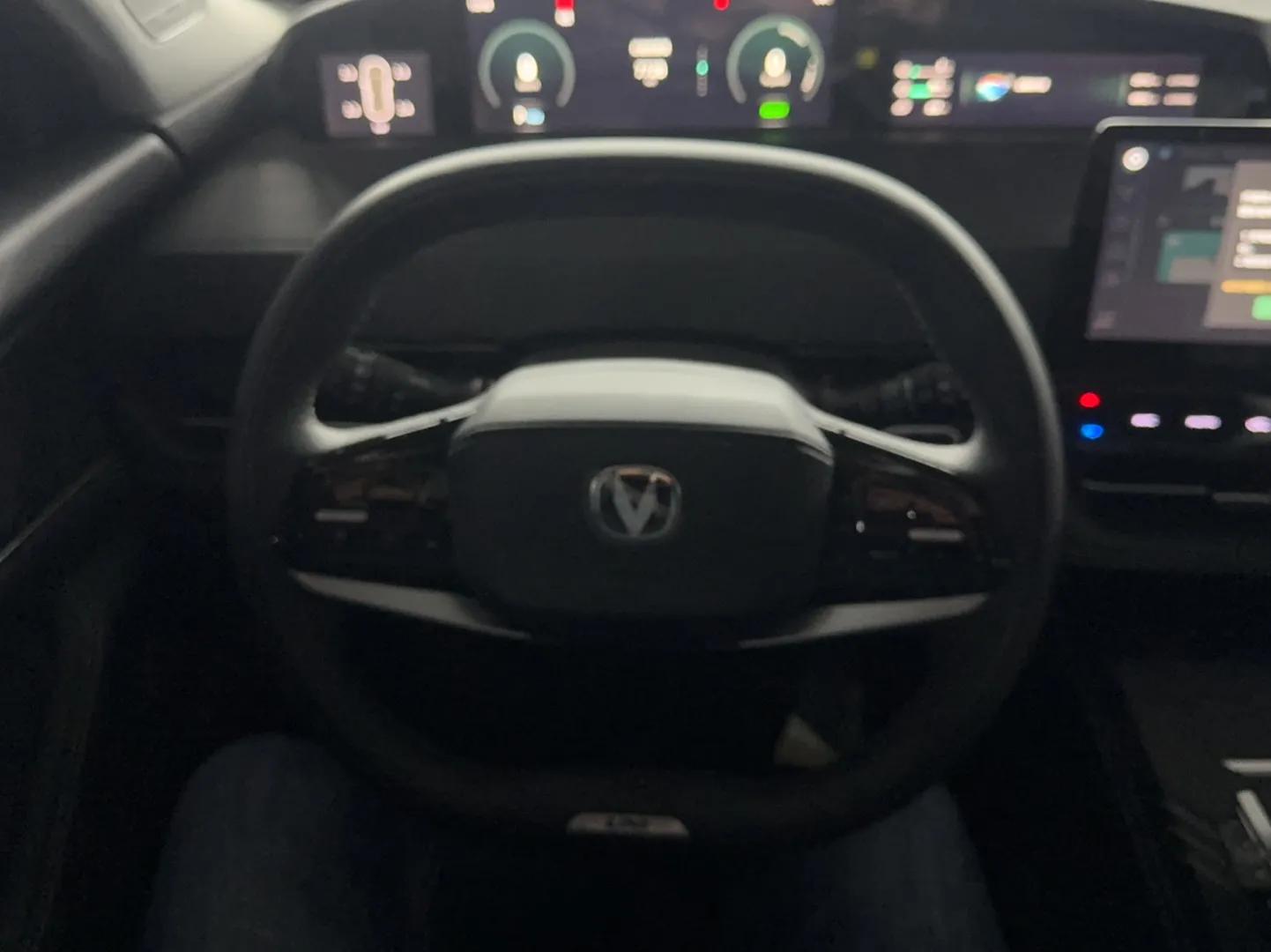 CHANGAN UNI-K iDD 2023 Zhidian iDD 1.5T 135km Smart & Fun Model — миниатюра 9