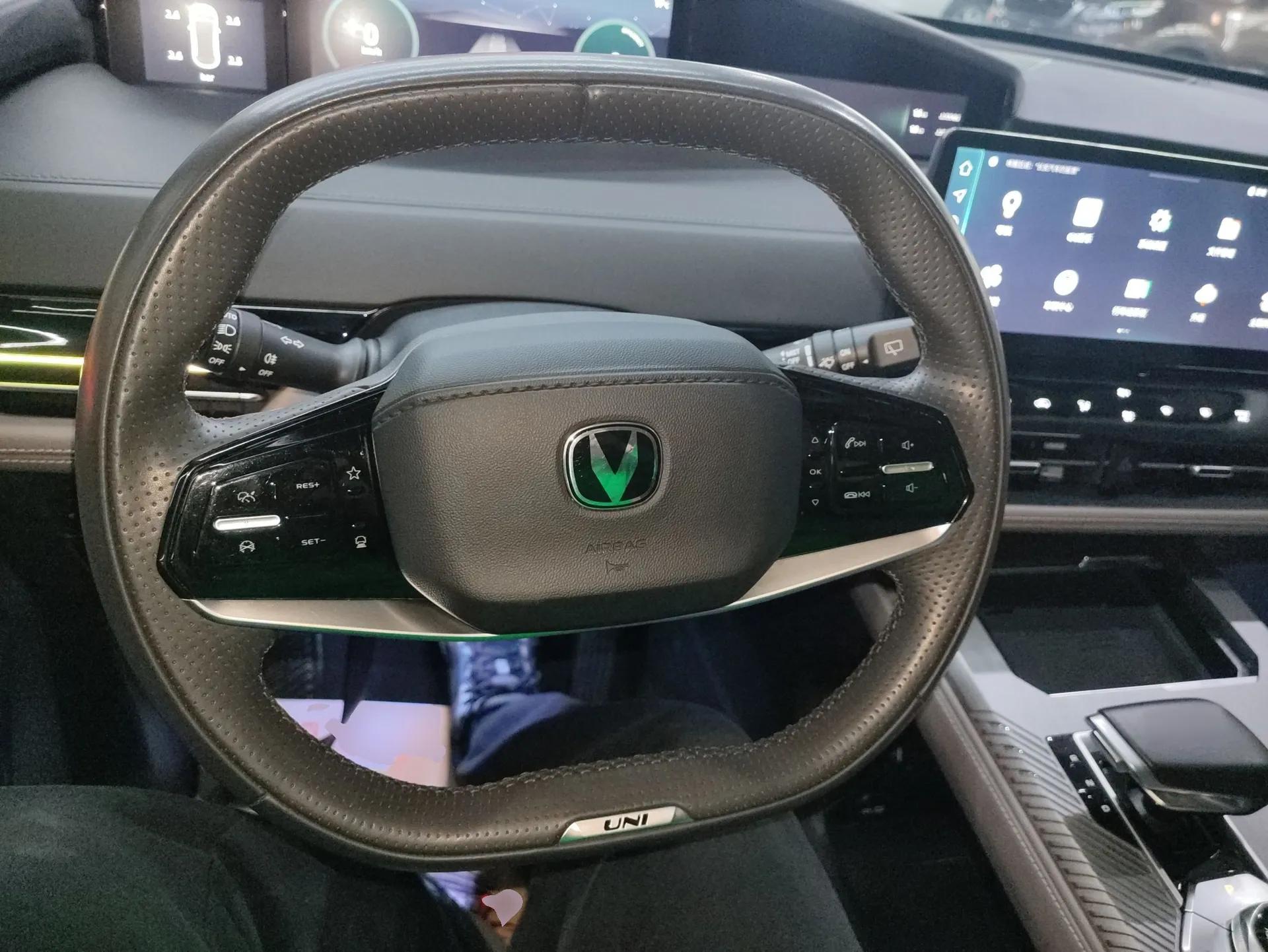 CHANGAN UNI-K iDD 2023 Zhidian iDD 1.5T 135km Smart & Fun Model — миниатюра 14