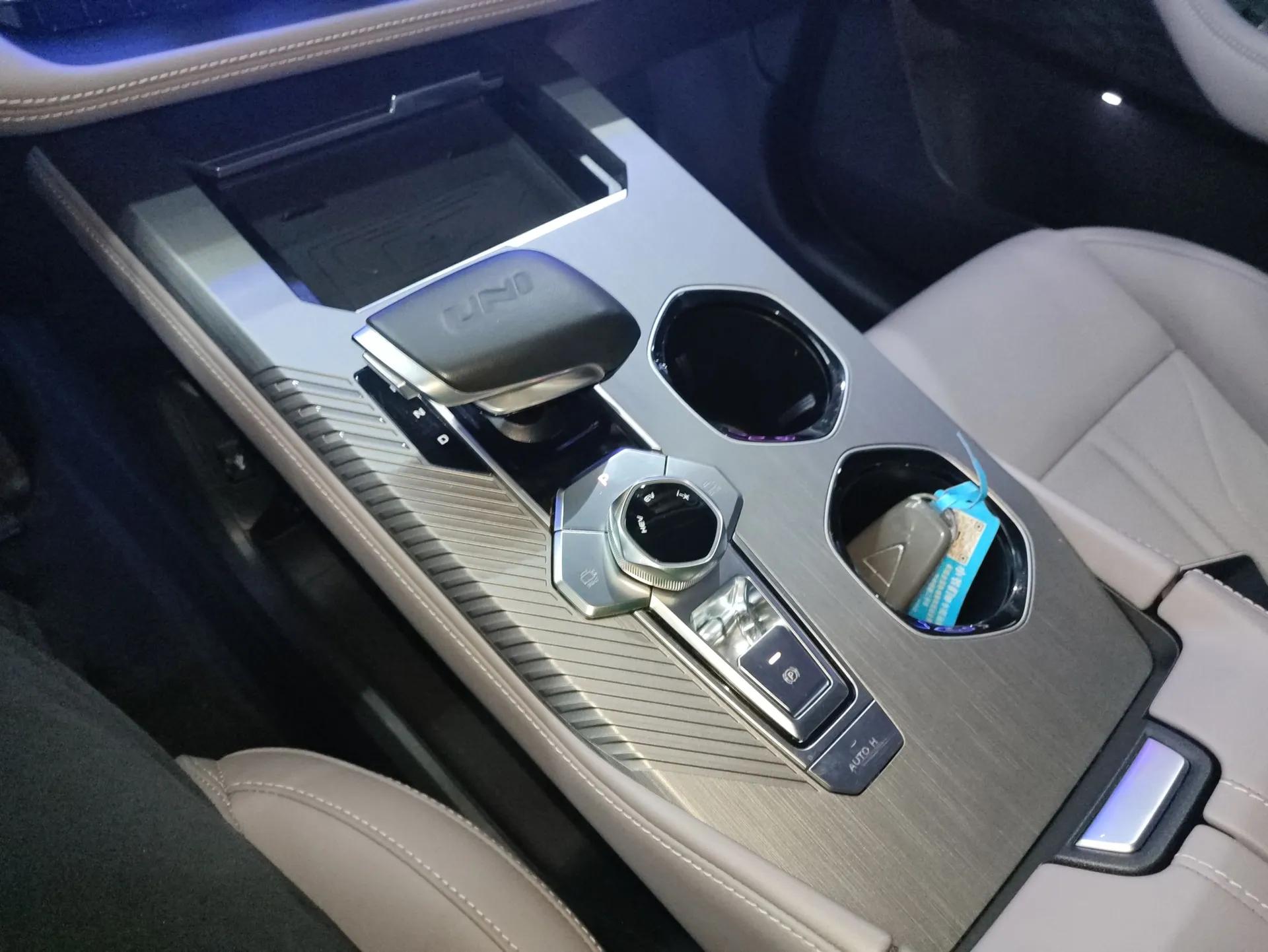 CHANGAN UNI-K iDD 2023 Zhidian iDD 1.5T 135km Smart & Fun Model — миниатюра 17