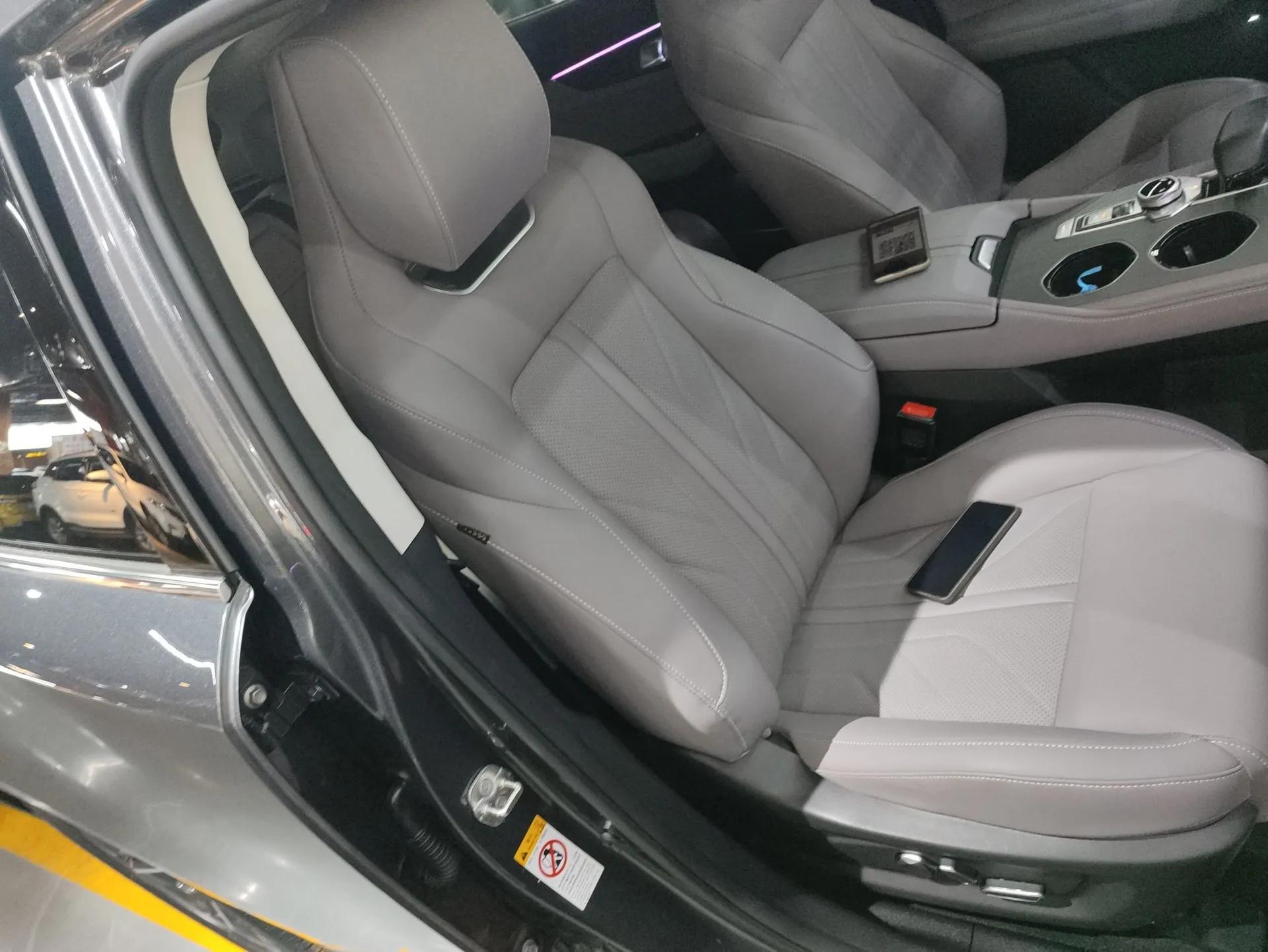 CHANGAN UNI-K iDD 2023 Zhidian iDD 1.5T 135km Smart & Fun Model — миниатюра 23