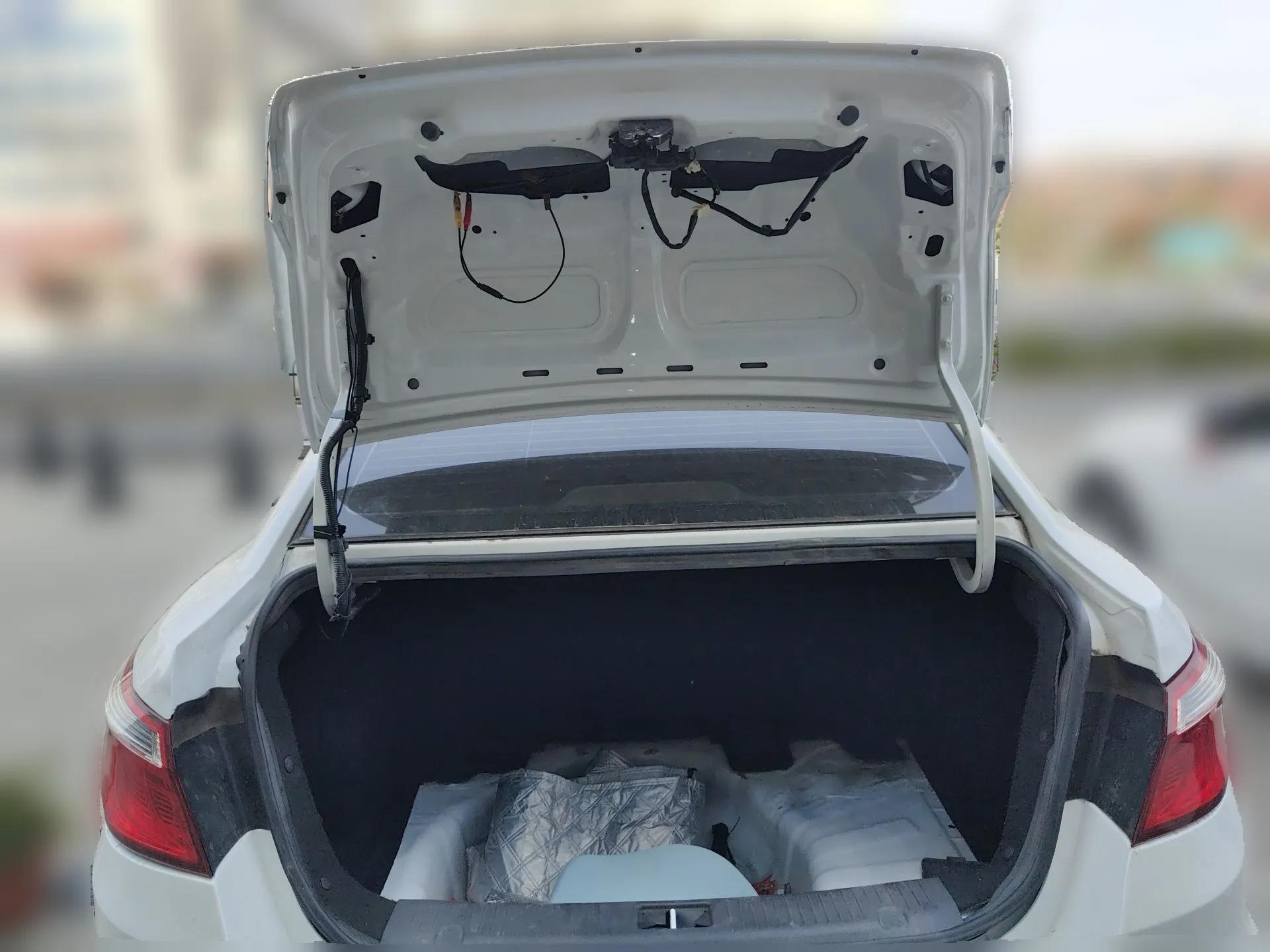 CHANGAN Eado New Energy 2018 EV300 Enjoyment Model — миниатюра 20