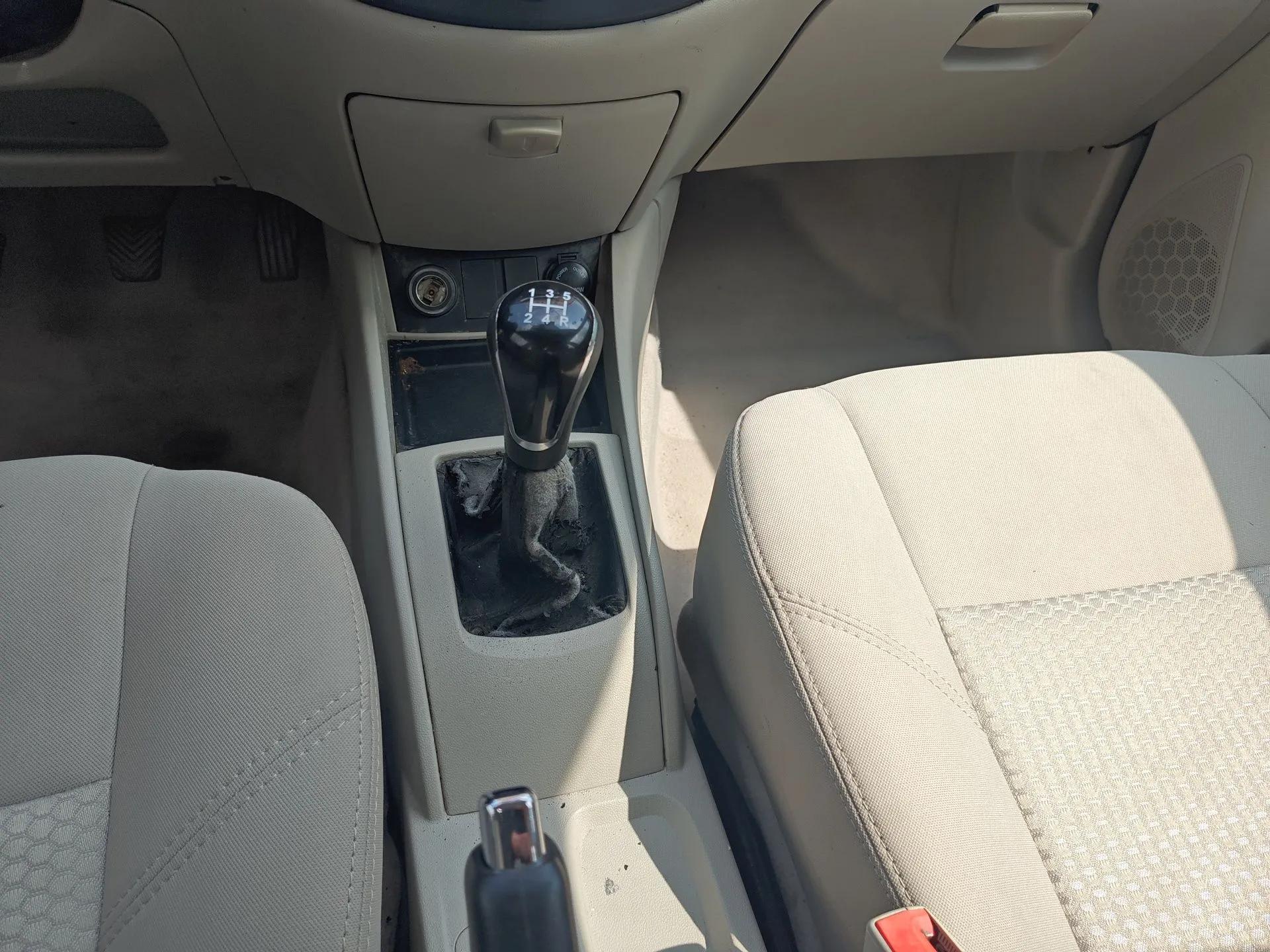 CHANGAN Alsvin V5 2012 1.5L Manual Sport Version China IV Standard — миниатюра 17