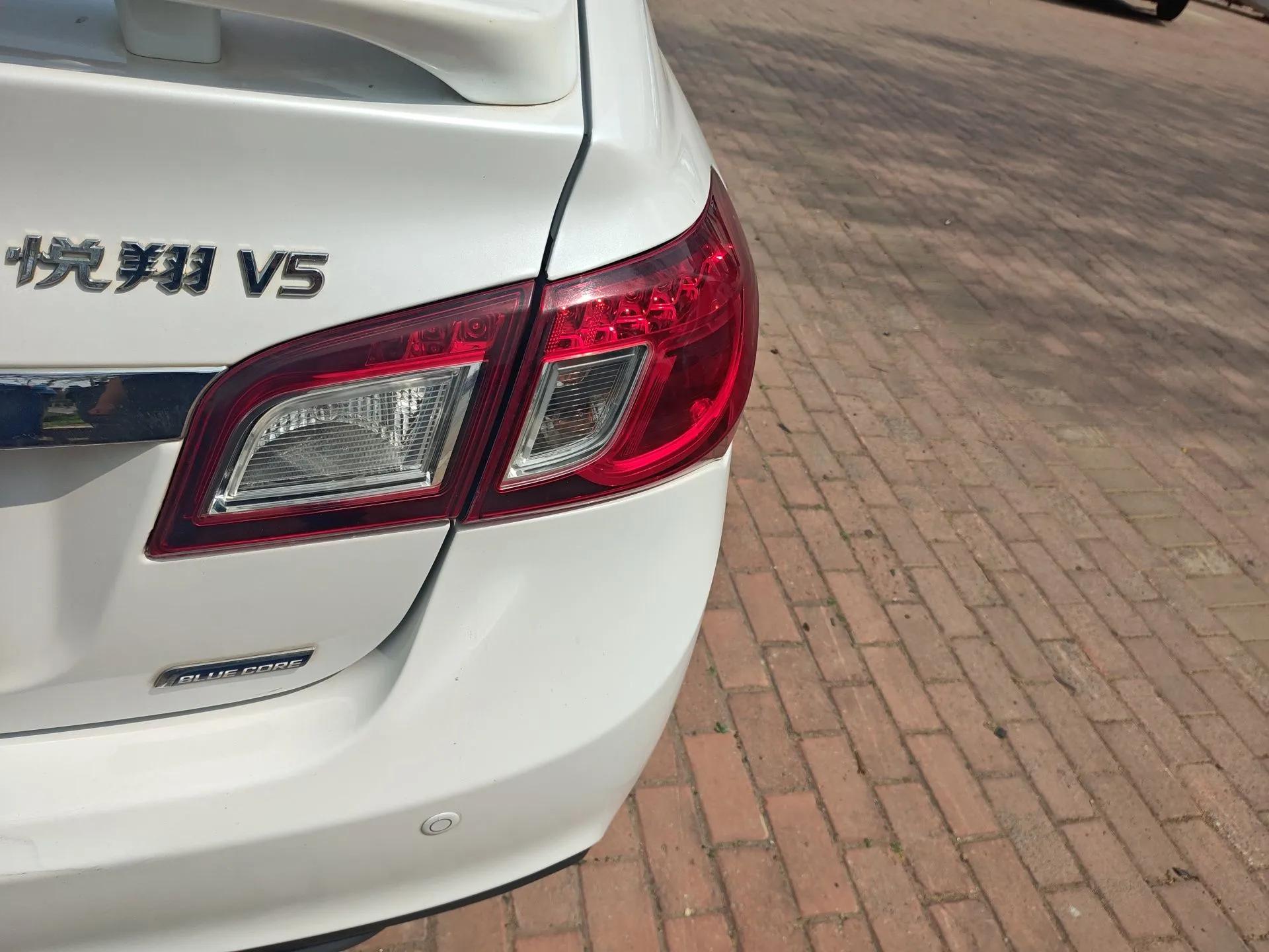 CHANGAN Alsvin V5 2012 1.5L Manual Sport Version China IV Standard — миниатюра 7