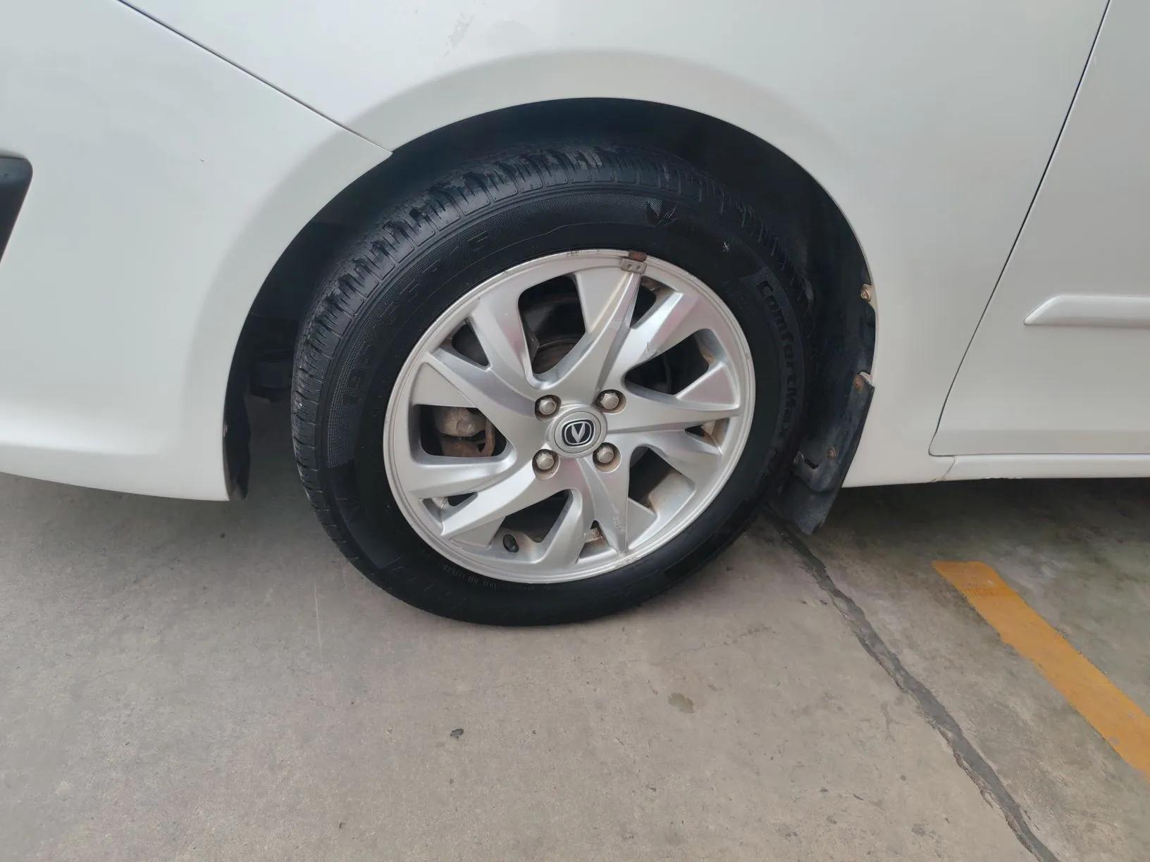 CHANGAN Alsvin V5 2012 1.5L Manual Sport Version China IV Standard — миниатюра 8