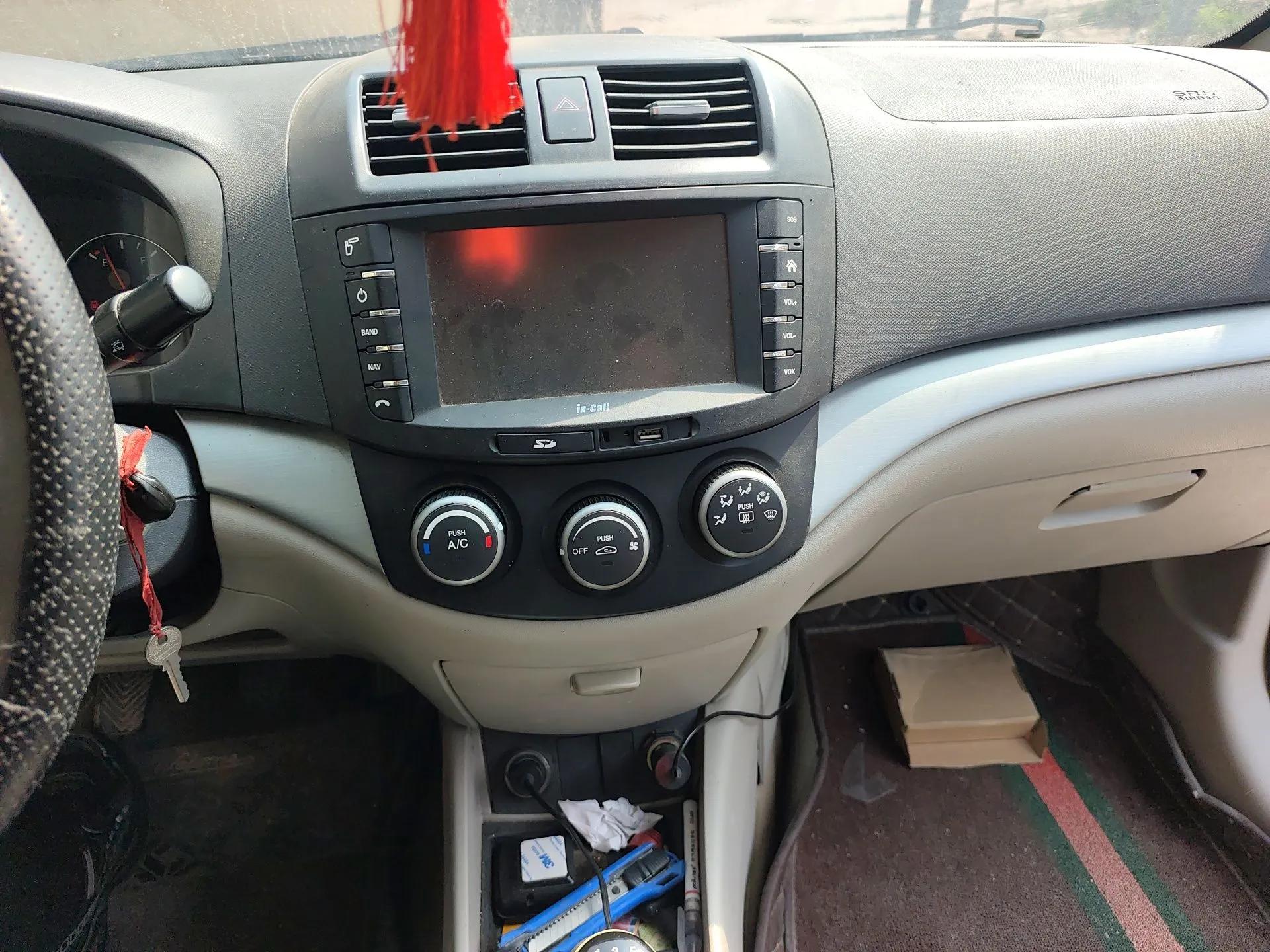 CHANGAN Alsvin V5 2012 1.5L Manual Dream Edition — миниатюра 14