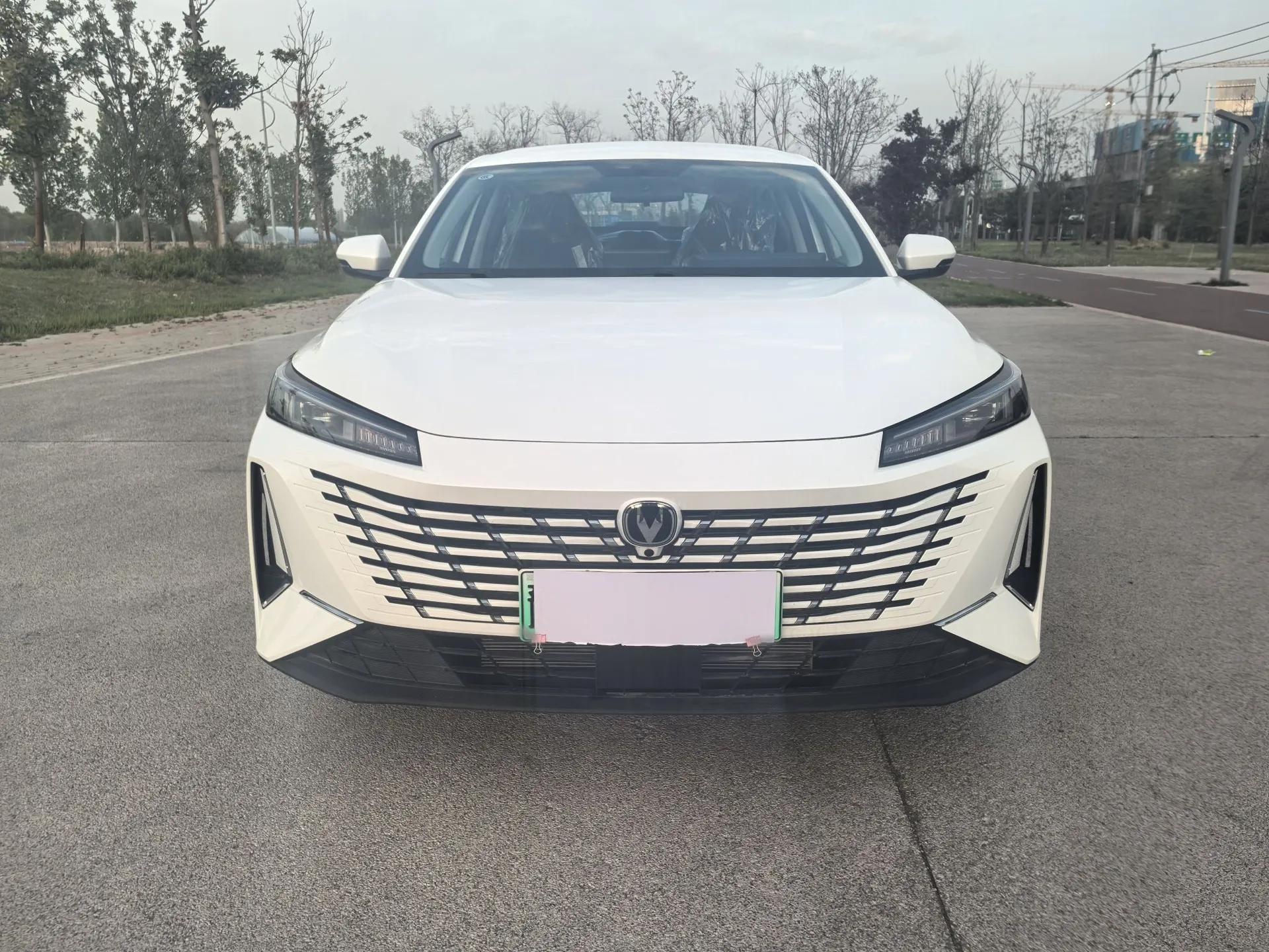 CHANGAN Eado PHEV 2025 Smart New Blue Whale 145KM High-Energy Edition — миниатюра 4