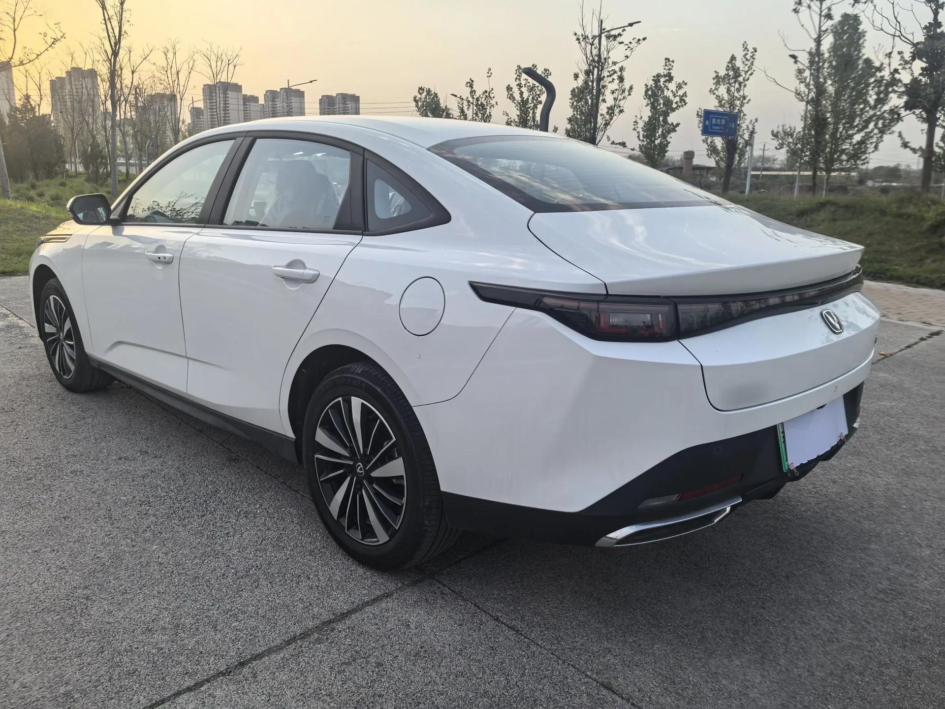 CHANGAN Eado PHEV 2025 Smart New Blue Whale 145KM High-Energy Edition — миниатюра 8