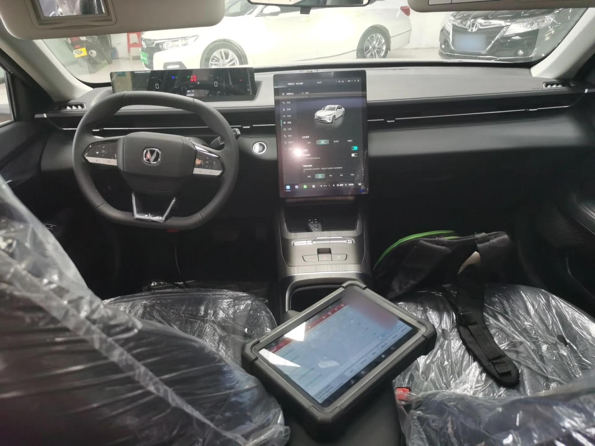 CHANGAN Eado PHEV 2025 Smart New Blue Whale 145KM Battleship Edition — миниатюра 13