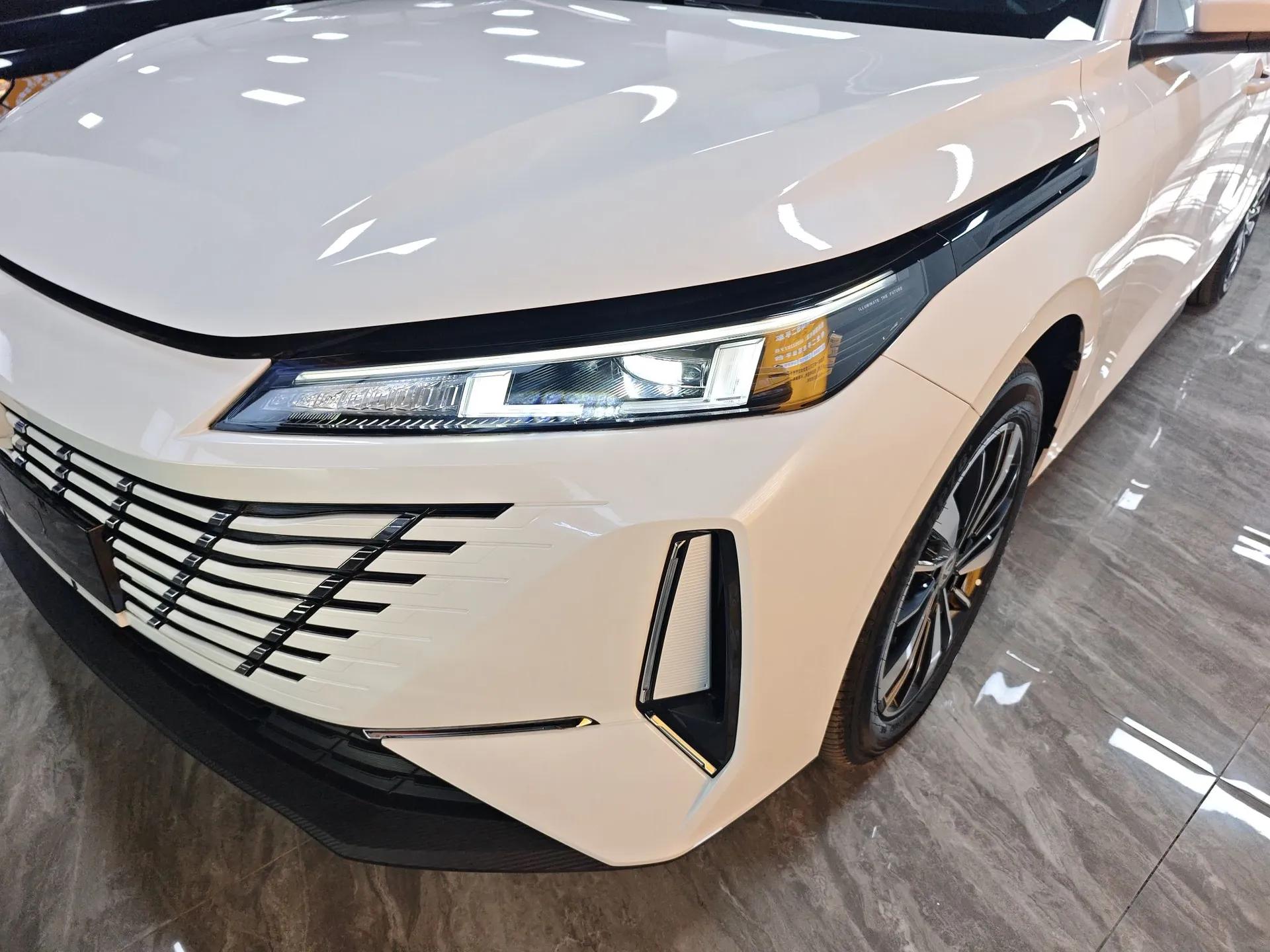 CHANGAN Eado PHEV 2025 Smart New Blue Whale 145KM High-Energy Edition — миниатюра 2