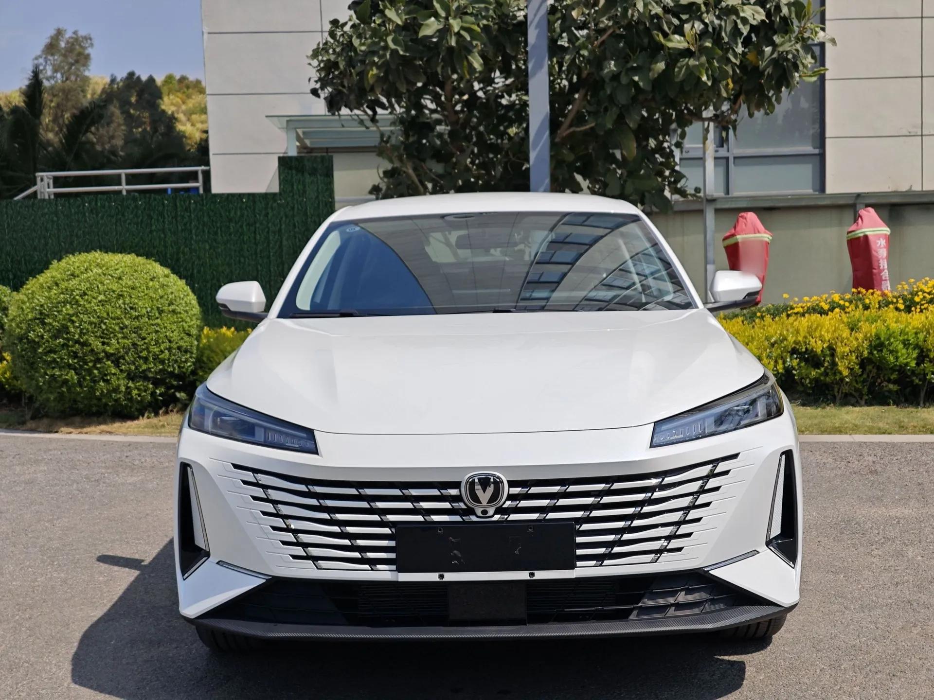 CHANGAN Eado PHEV 2025 Smart New Blue Whale 145KM High-Energy Edition — миниатюра 3