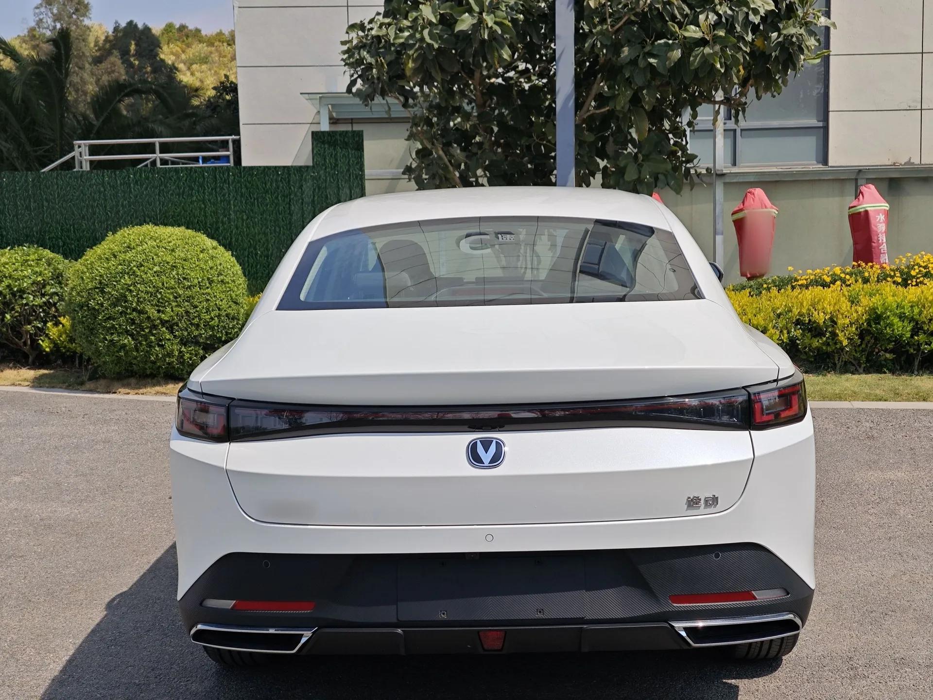 CHANGAN Eado PHEV 2025 Smart New Blue Whale 145KM High-Energy Edition — миниатюра 9