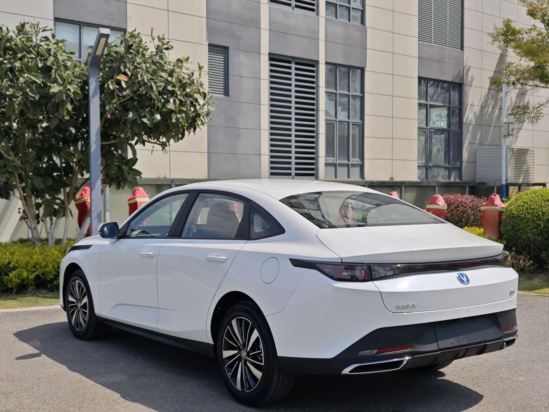 CHANGAN Eado PHEV 2025 Smart New Blue Whale 145KM High-Energy Edition — миниатюра 10