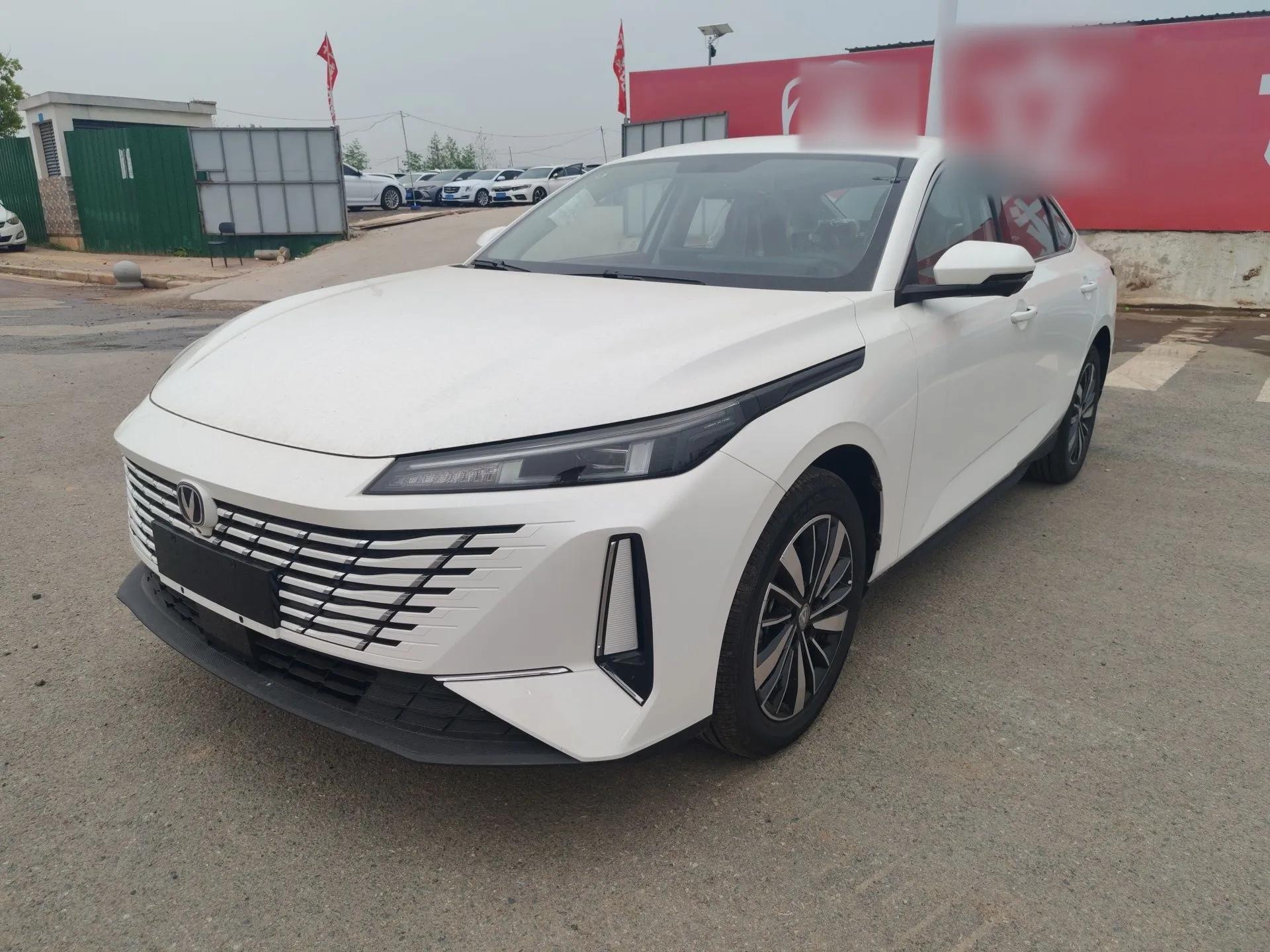 CHANGAN Eado PHEV 2025 Smart New Blue Whale 145KM Battleship Edition — миниатюра 1