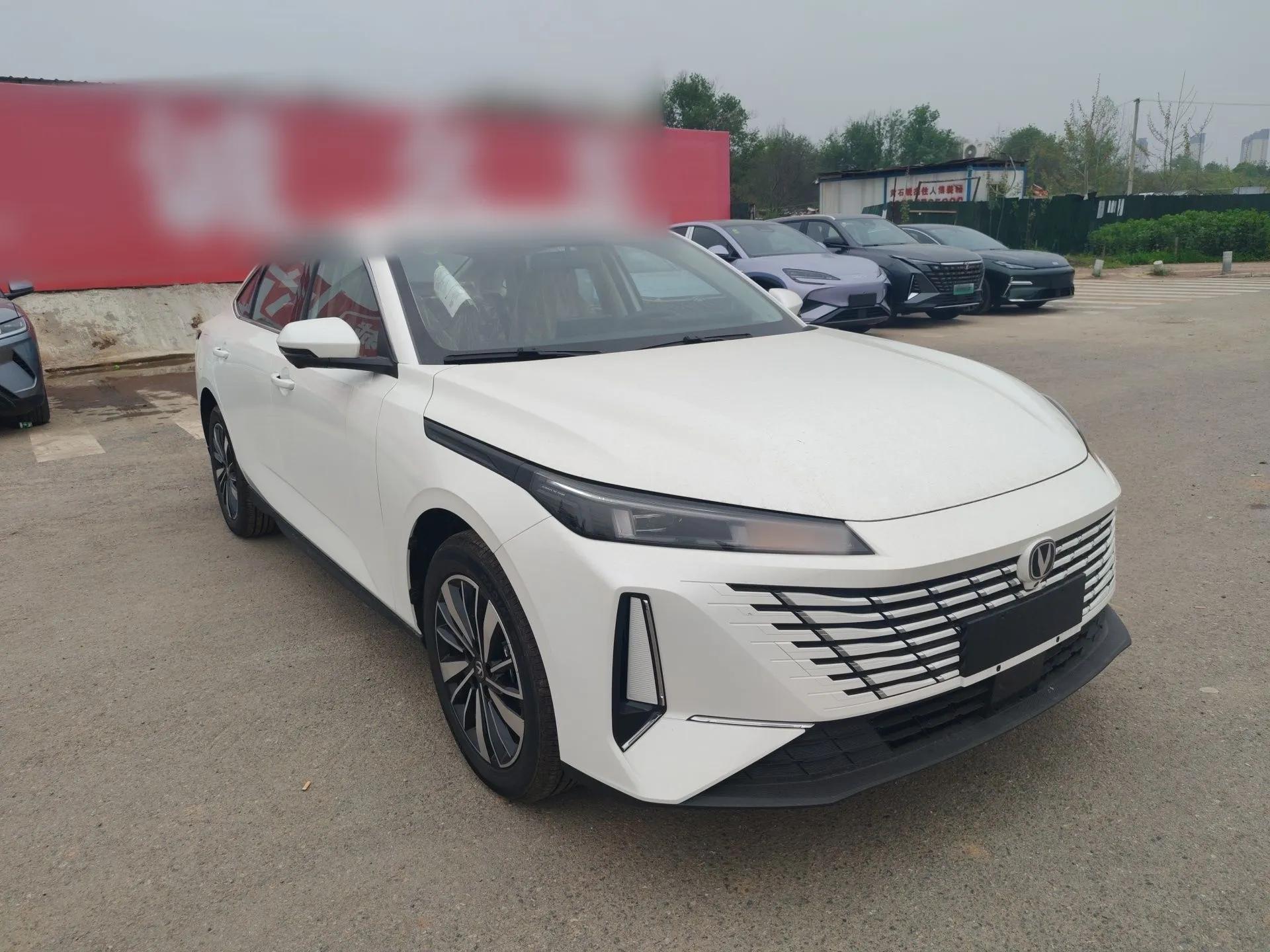 CHANGAN Eado PHEV 2025 Smart New Blue Whale 145KM Battleship Edition — миниатюра 3
