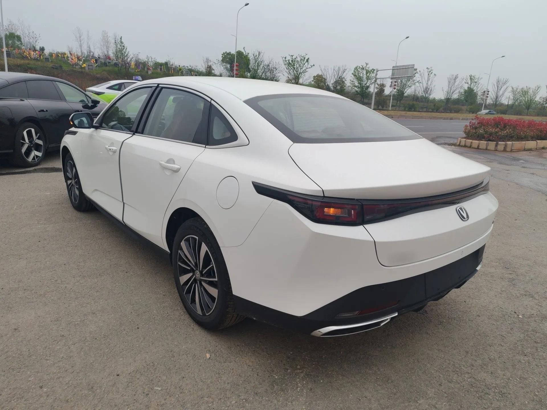 CHANGAN Eado PHEV 2025 Smart New Blue Whale 145KM Battleship Edition — миниатюра 4
