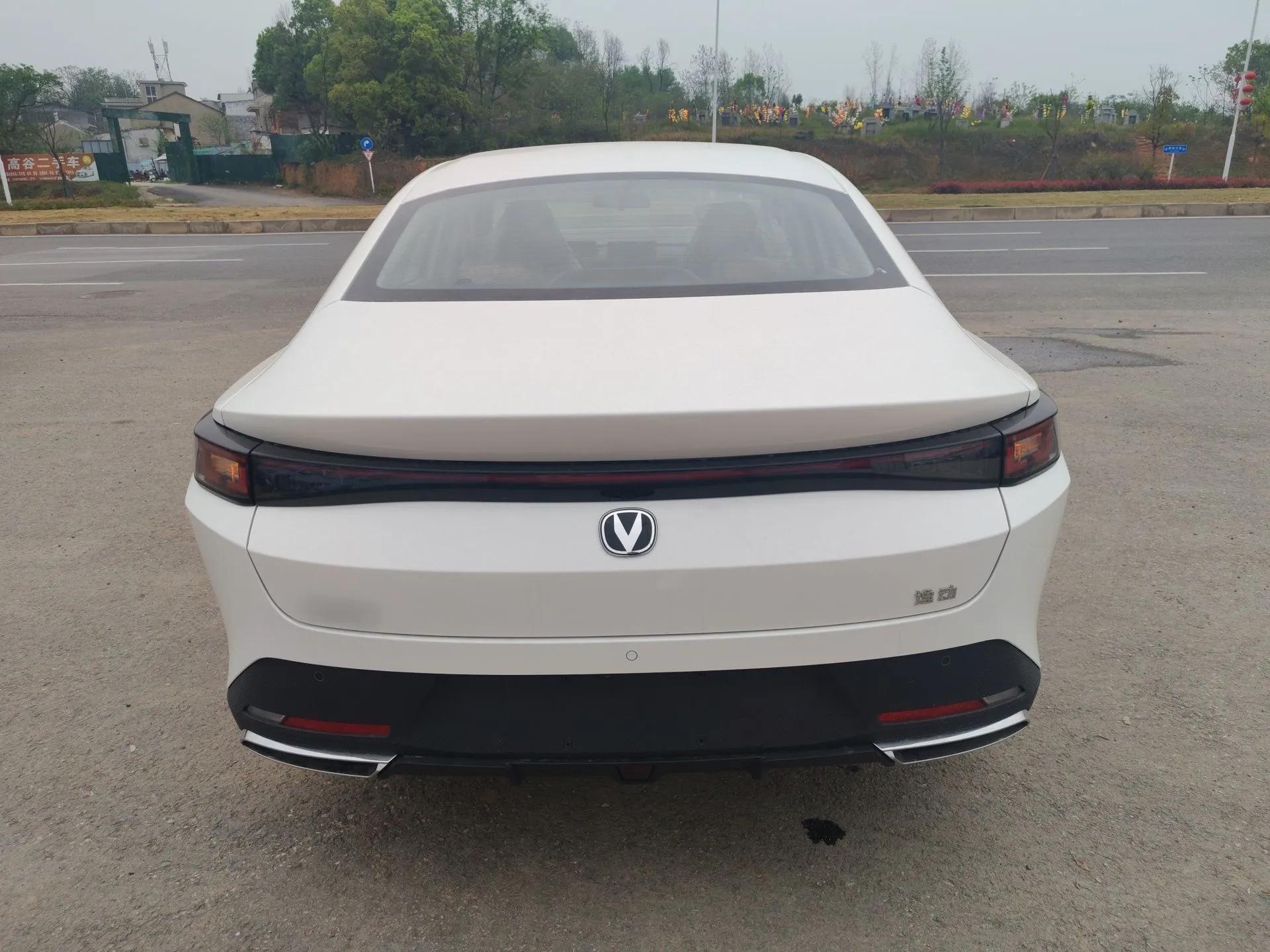 CHANGAN Eado PHEV 2025 Smart New Blue Whale 145KM Battleship Edition — миниатюра 5