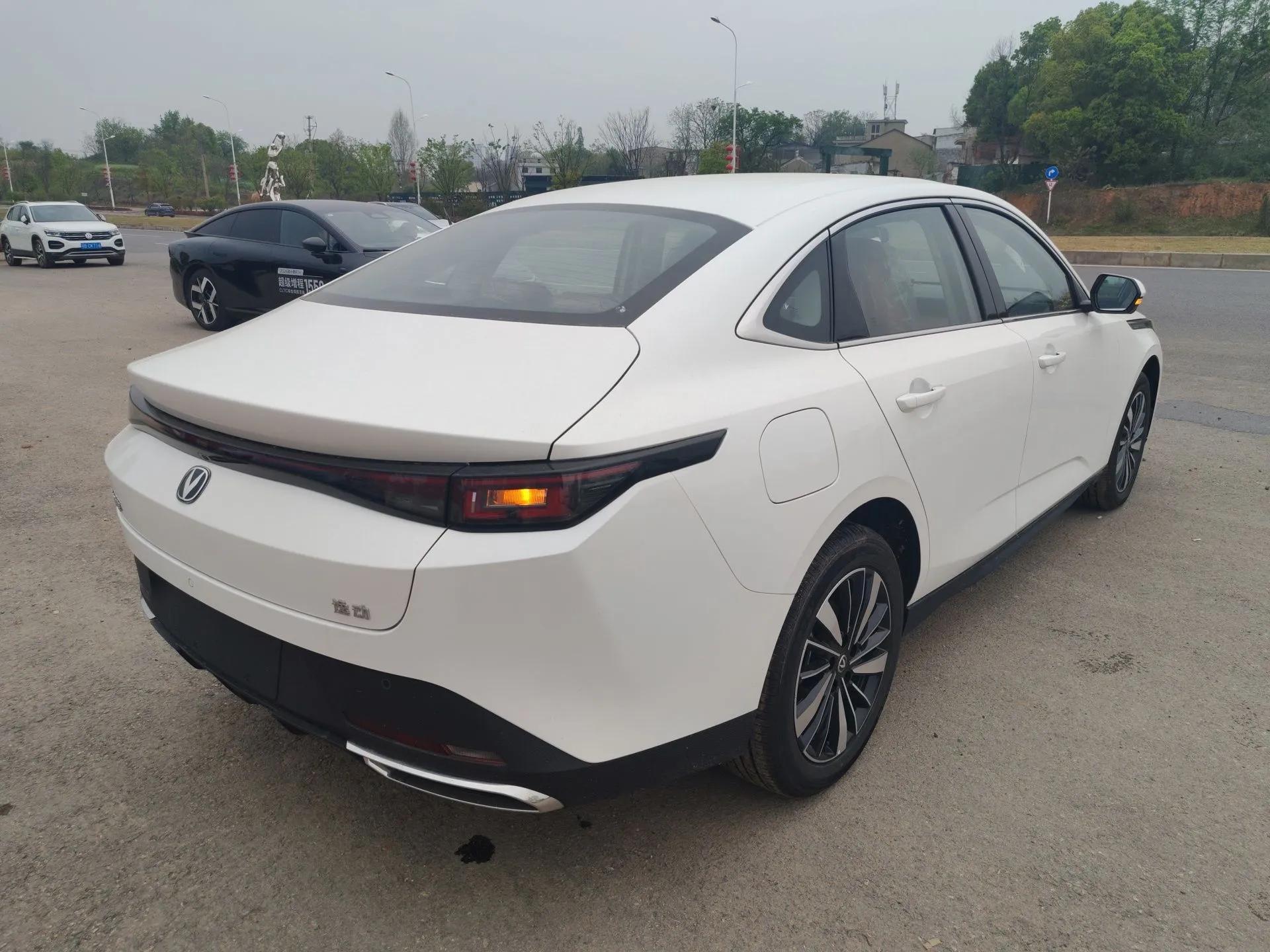CHANGAN Eado PHEV 2025 Smart New Blue Whale 145KM Battleship Edition — миниатюра 6
