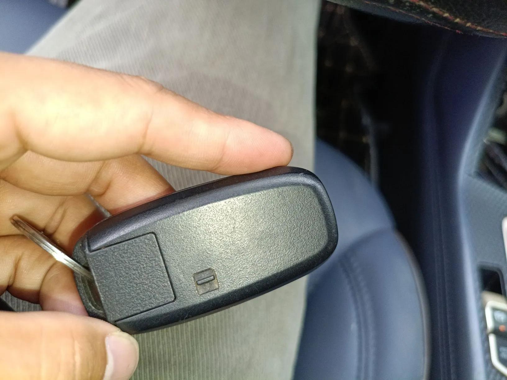 CHANGAN OSHAN COS1 2020 1.5T Manual Fashionable Smart Connectivity 7-Seater — миниатюра 9