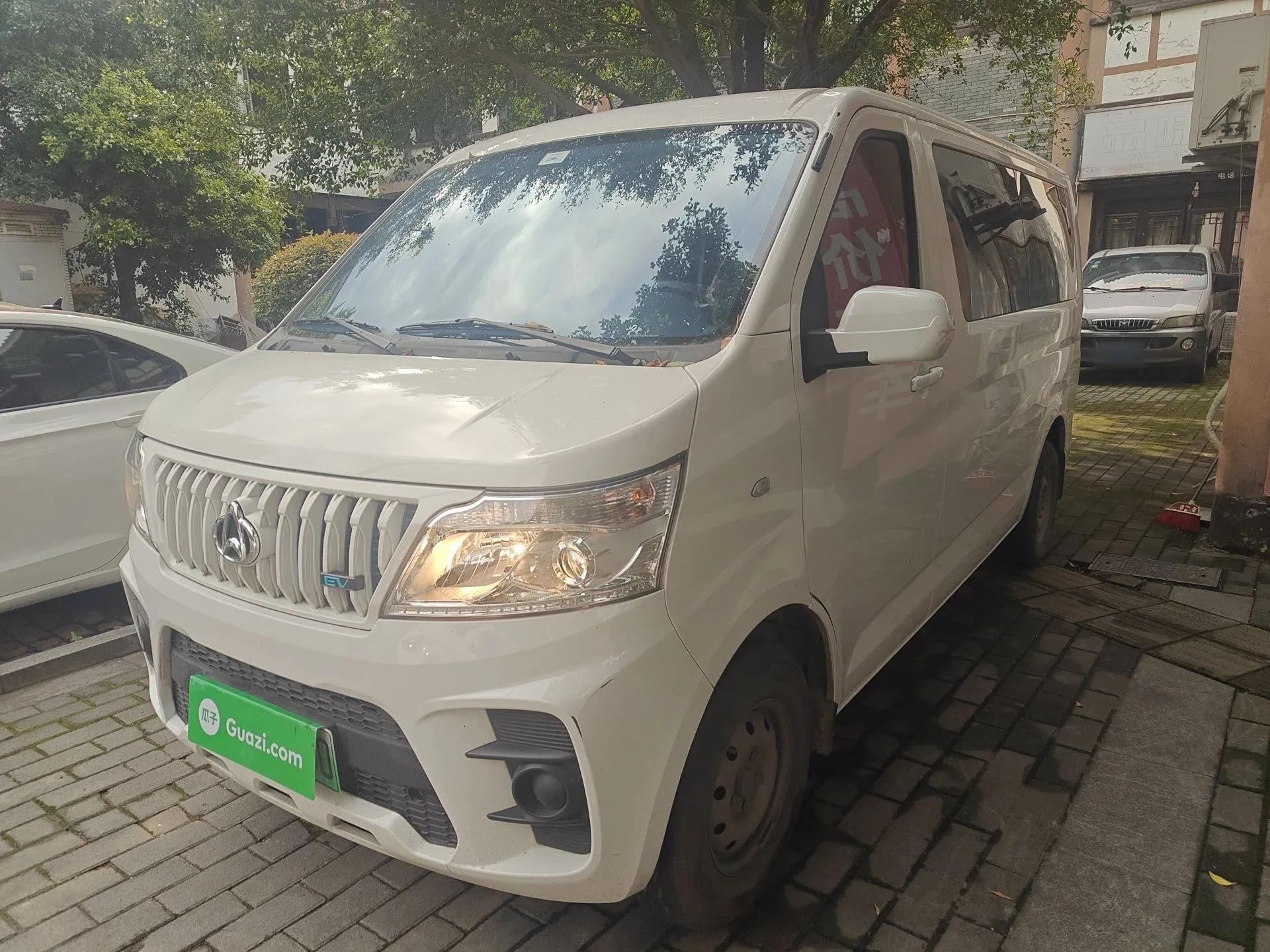 CHANGAN KAICHENG Ruixing EM60 2024 Comfort Model 6 Seats 41.86 kWh Liftback Doors — миниатюра 1