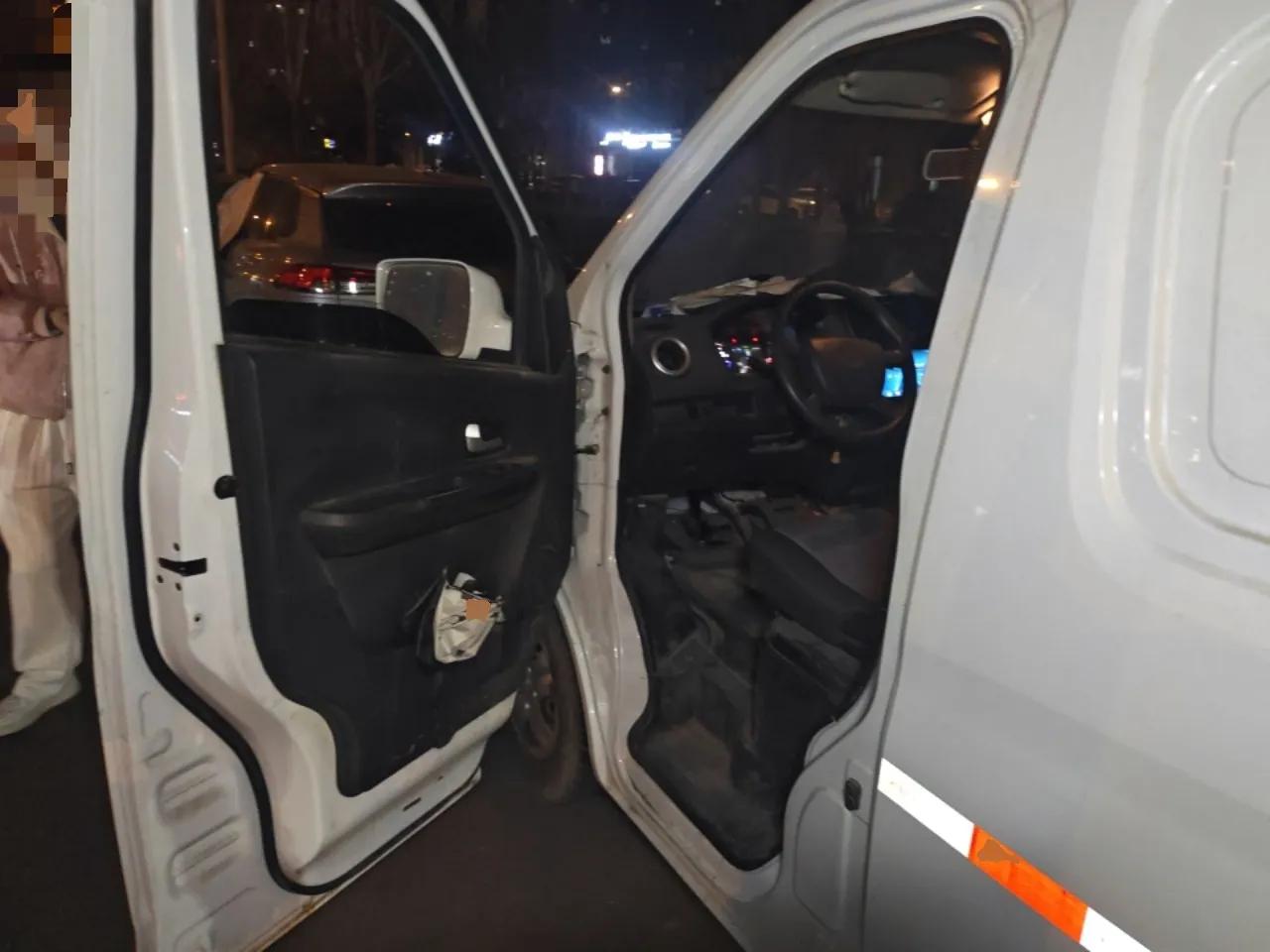 CHANGAN KAICHENG Ruixing EM60 2022 Pure Electric Van 4498 mm Long Flat Roof with Rear-Hinged Doors 2 Seats 60 kW 41.86 kWh — миниатюра 17