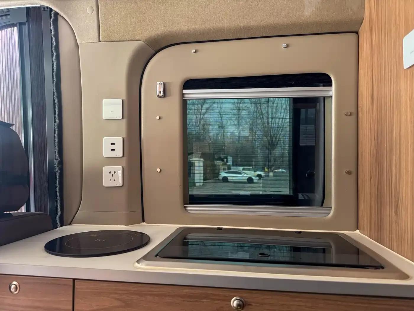 SAIC MAXUS V90 RV 2021 Model 2.0T Traveler V90 Self-propelled Class B Motorhome Luxury Version with Longitudinal Bed — миниатюра 24