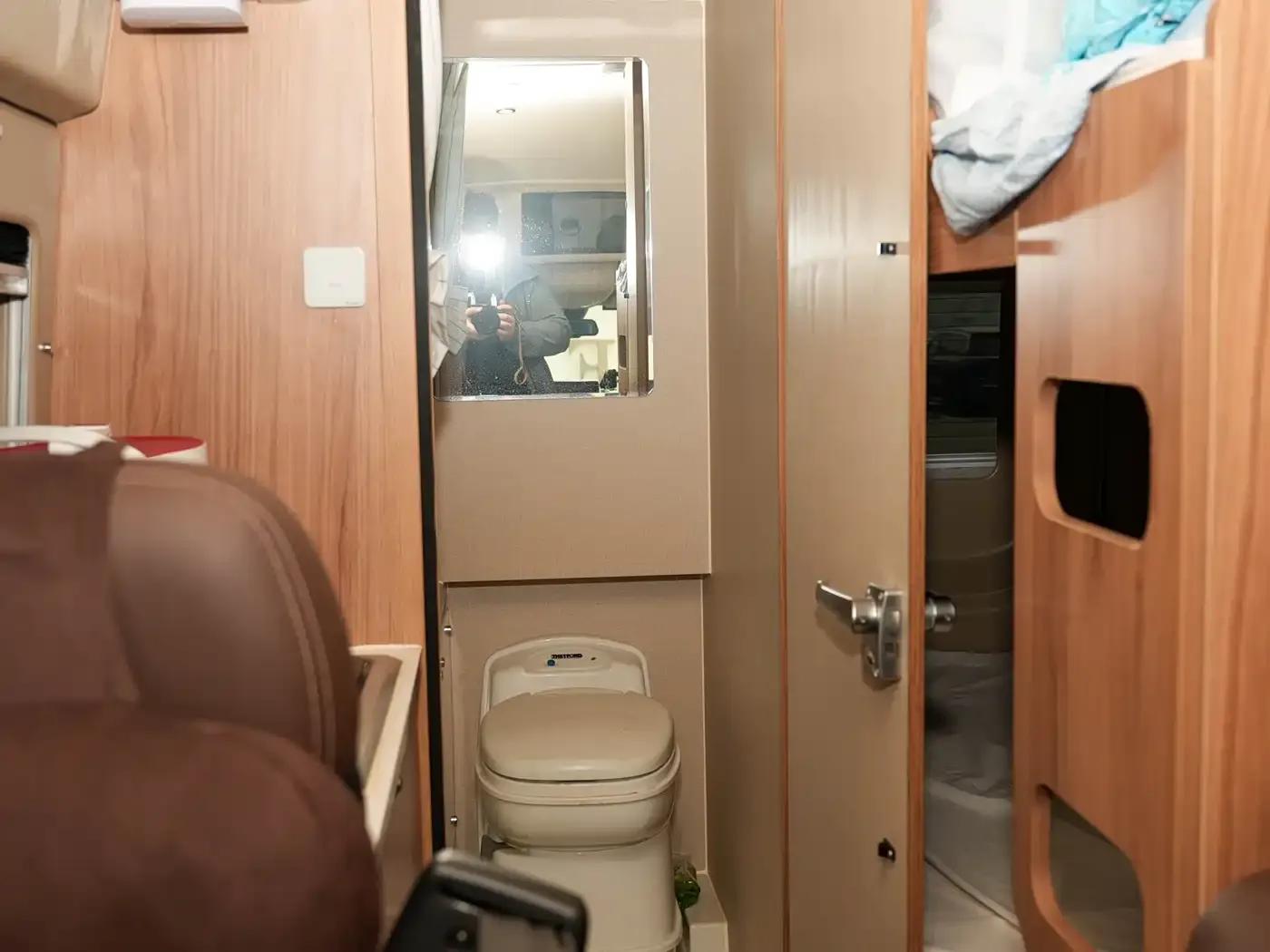 SAIC MAXUS V90 RV 2021 Model 2.0T Traveler V90 Self-propelled Class B Motorhome Luxury Version with Longitudinal Bed — миниатюра 29