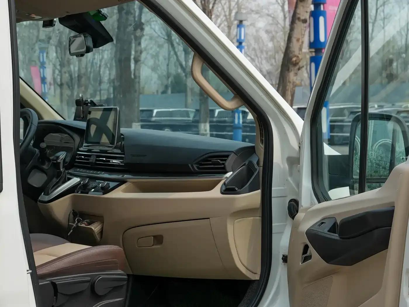 SAIC MAXUS V90 RV 2021 Model 2.0T Traveler V90 Self-propelled Class B Motorhome Luxury Version with Longitudinal Bed — миниатюра 37