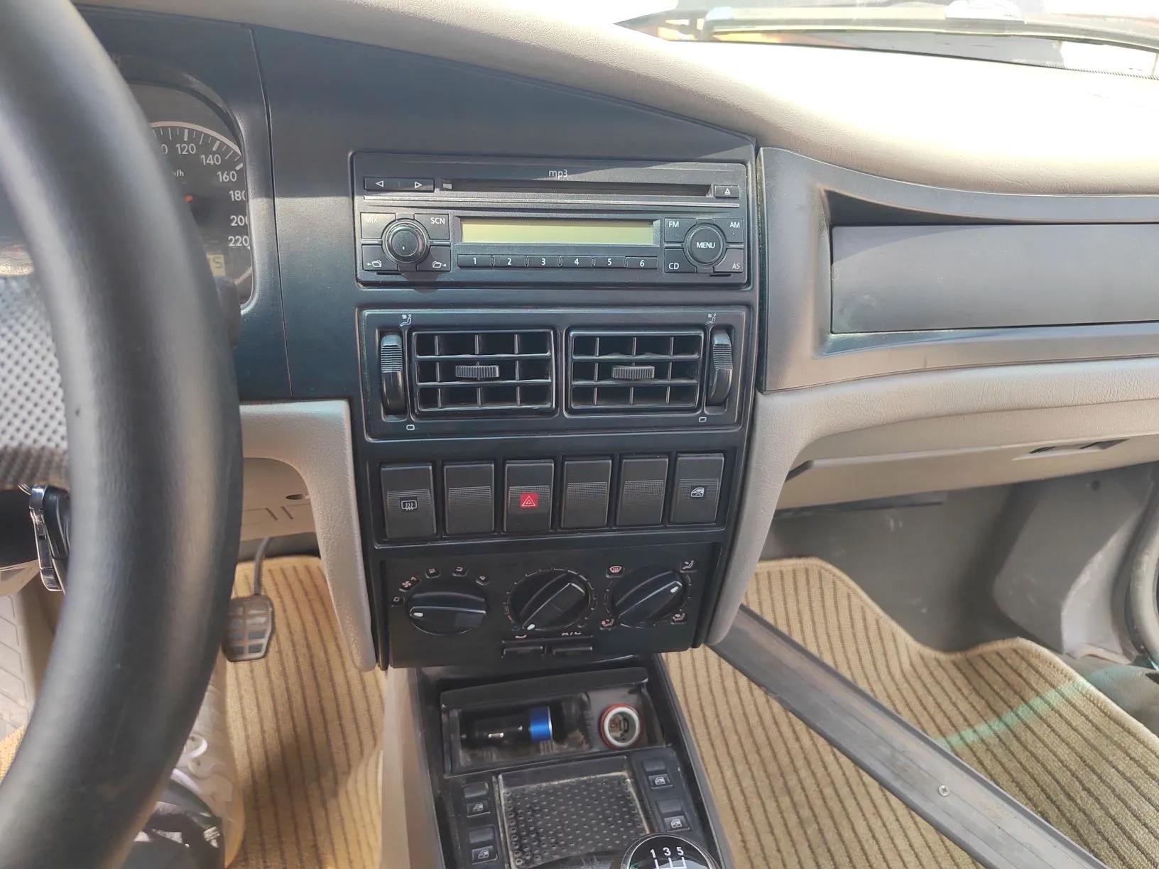 Volkswagen Santana Vista 2008 1.8L Manual Sishang Model — миниатюра 14