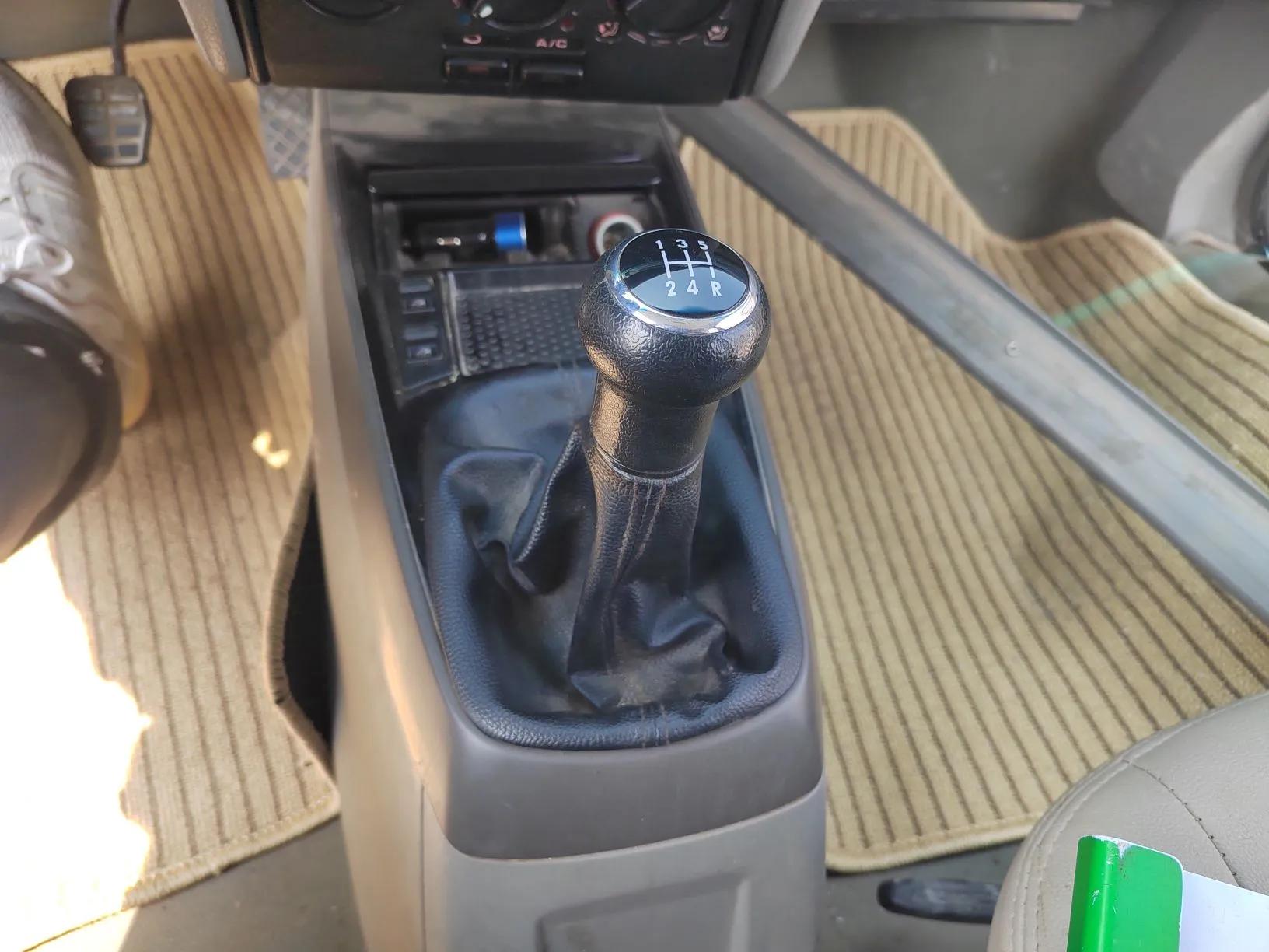 Volkswagen Santana Vista 2008 1.8L Manual Sishang Model — миниатюра 15