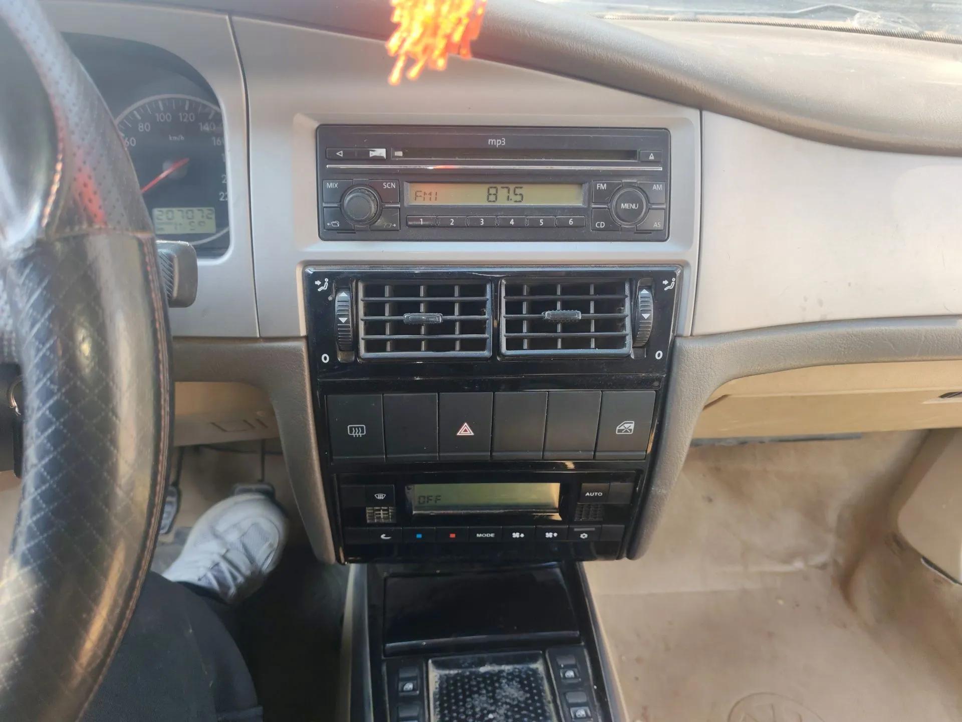 Volkswagen Santana Vista 2008 1.8L Manual Sishang Model — миниатюра 14