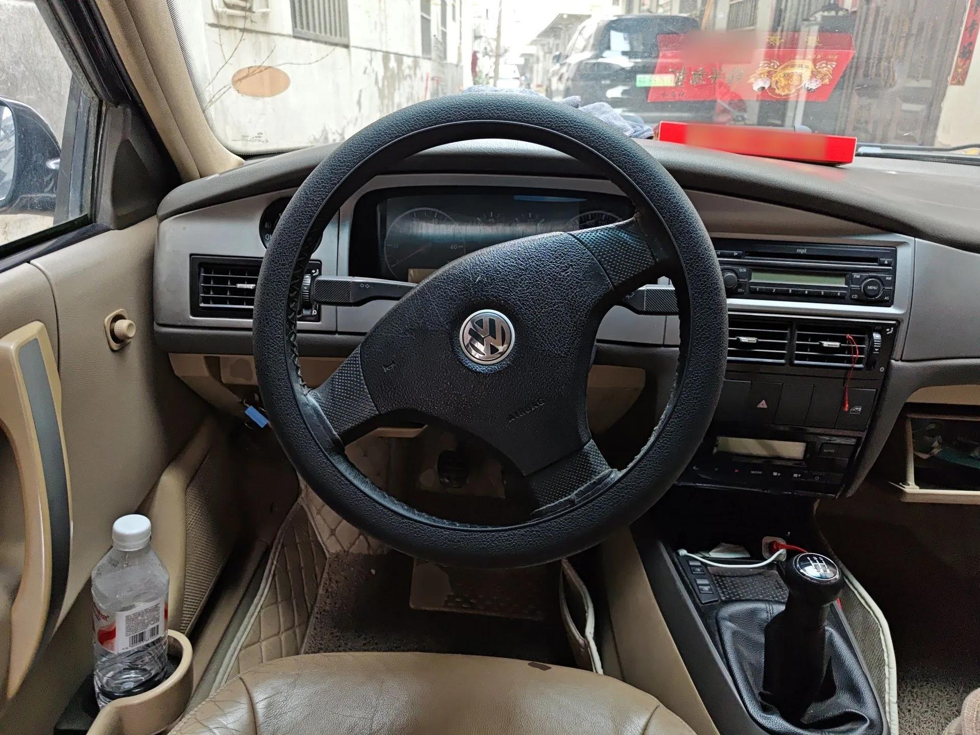 Volkswagen Santana Vista 2010 1.6L Manual Comfort Version — миниатюра 11