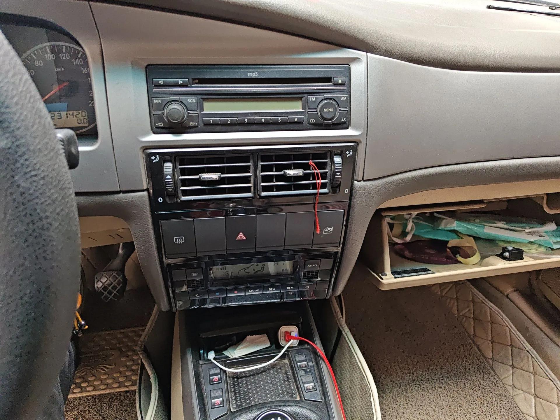 Volkswagen Santana Vista 2010 1.6L Manual Comfort Version — миниатюра 14