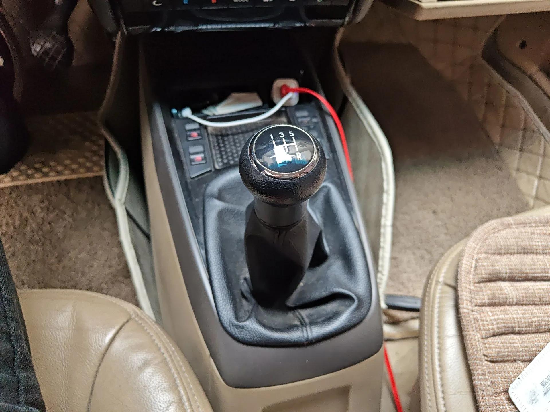 Volkswagen Santana Vista 2010 1.6L Manual Comfort Version — миниатюра 15