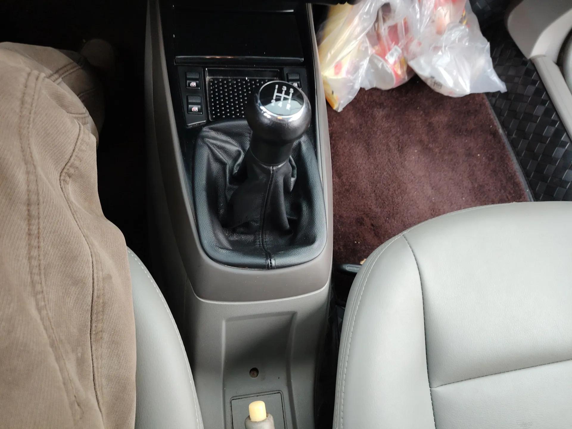 Volkswagen Santana Vista 2008 1.8L Manual Sishang Model — миниатюра 15