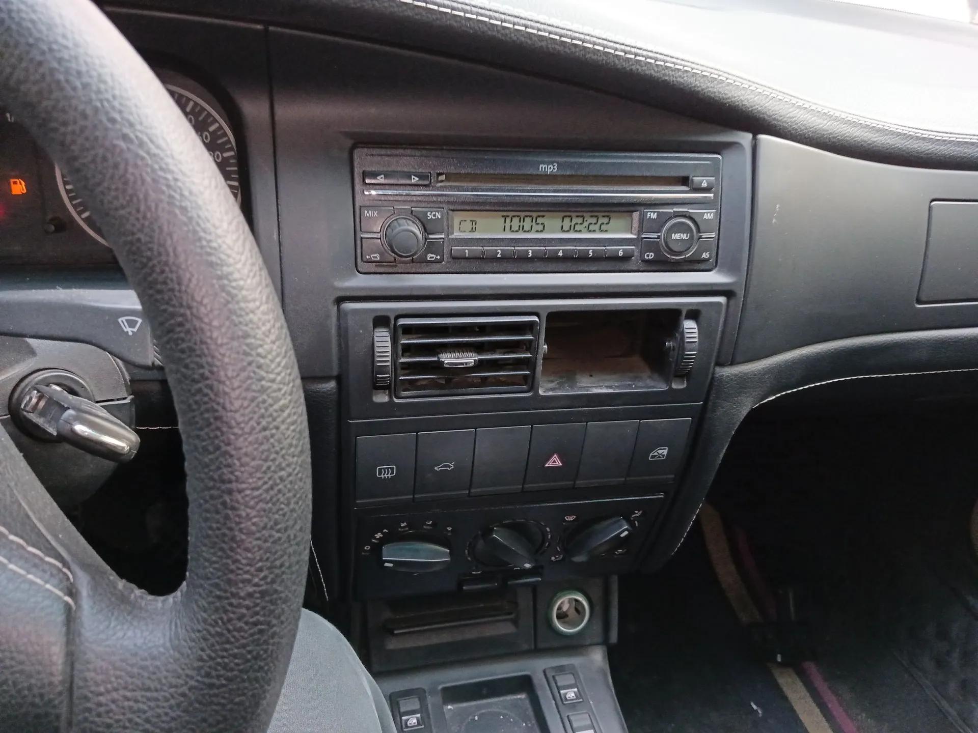 Volkswagen Santana Vista 2008 1.8L Manual Sishang Model — миниатюра 14