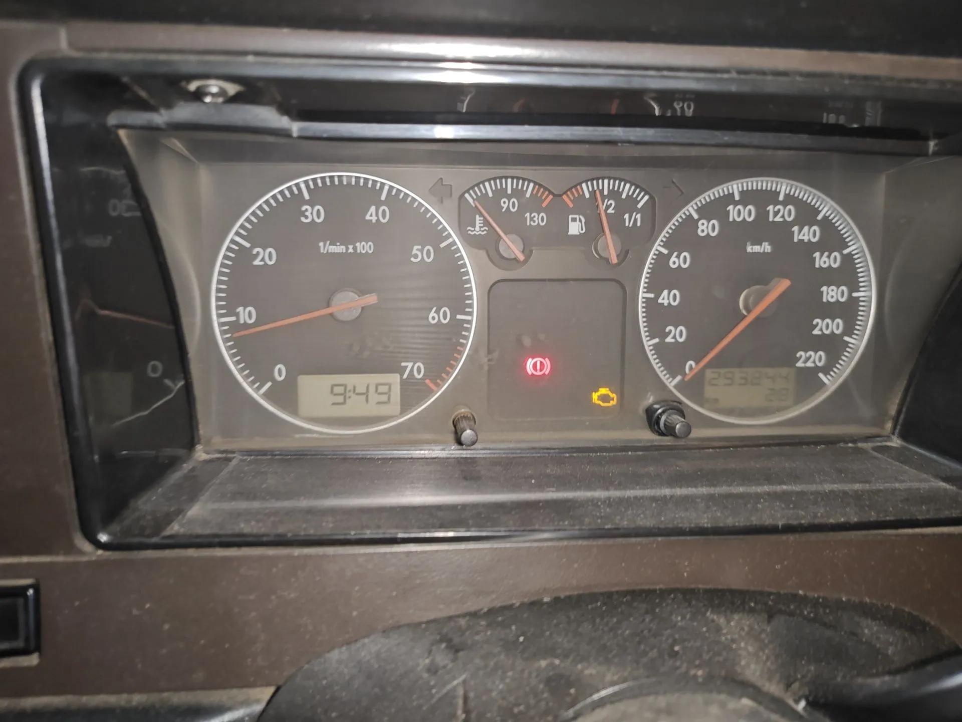 Volkswagen Santana Classic 2004 1.8L Standard Edition — миниатюра 12