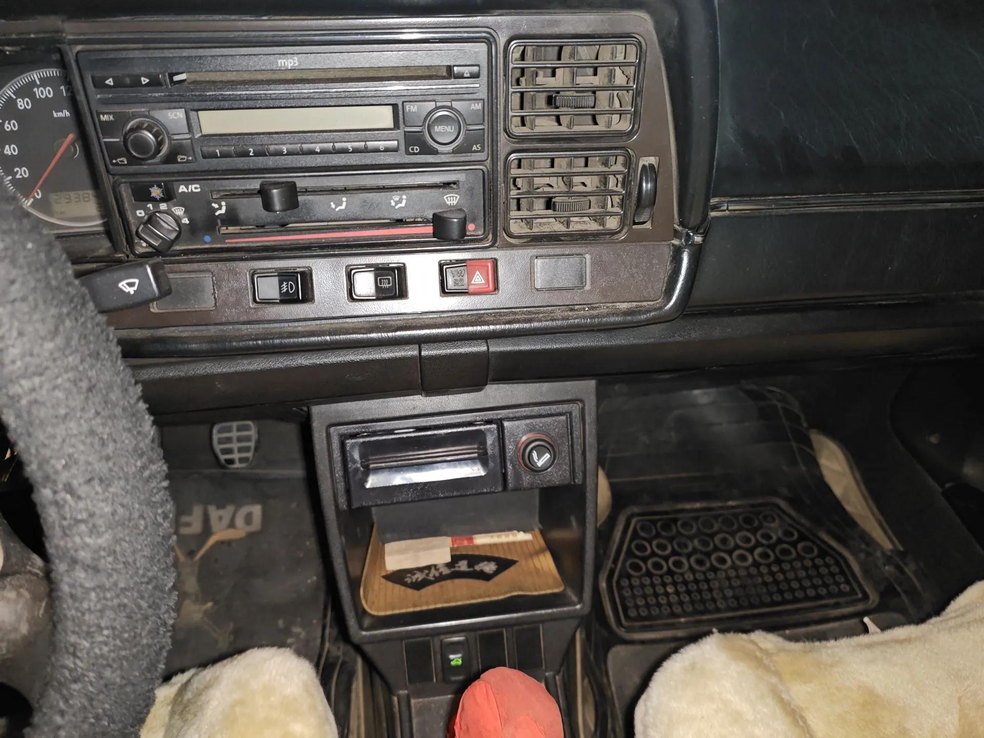 Volkswagen Santana Classic 2004 1.8L Standard Edition — миниатюра 14
