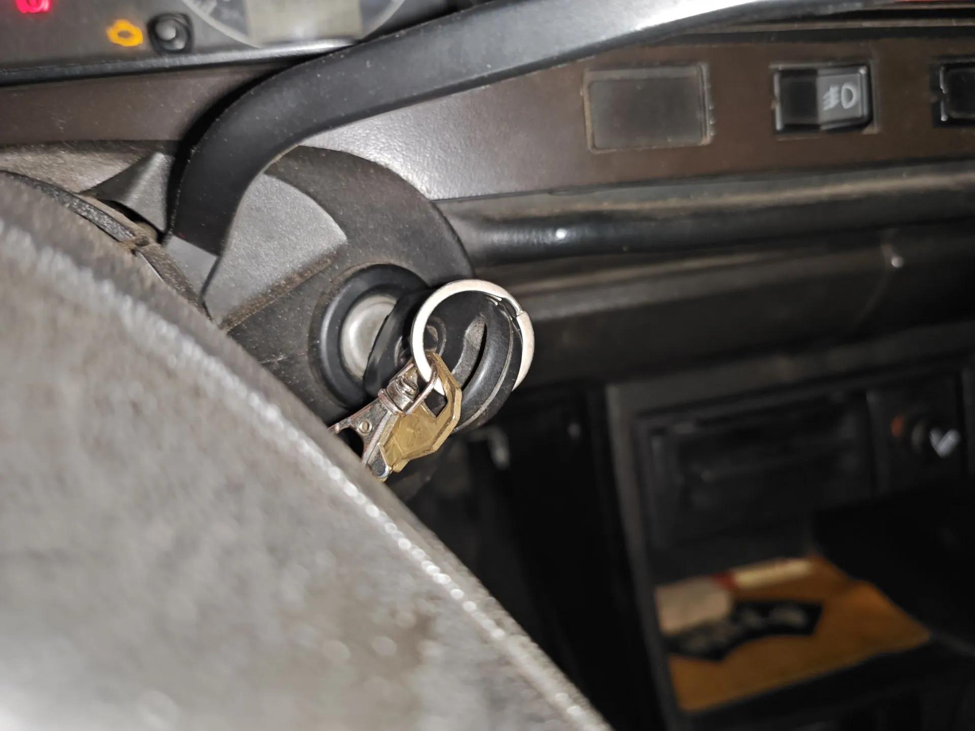 Volkswagen Santana Classic 2004 1.8L Standard Edition — миниатюра 9
