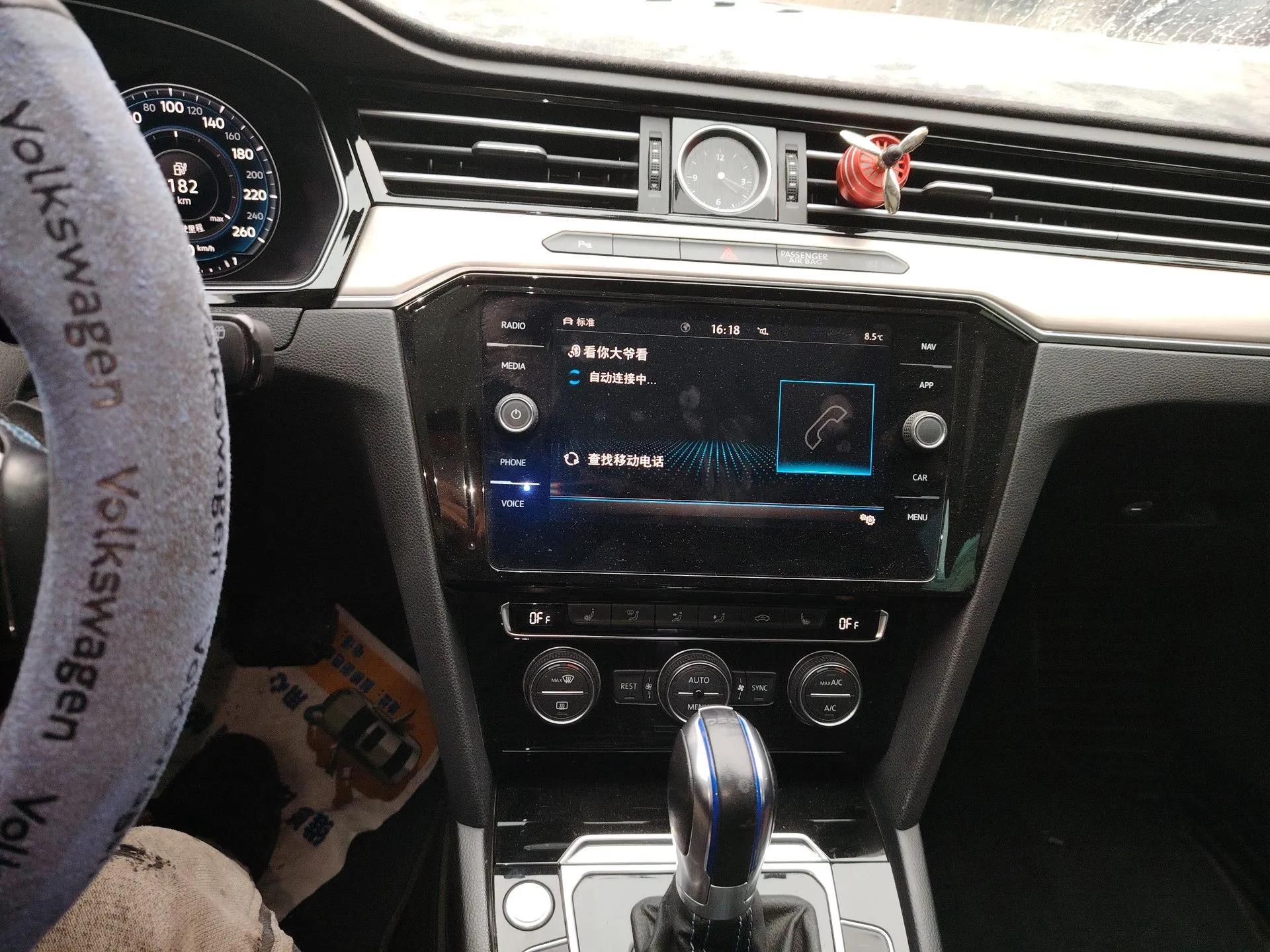 Volkswagen Variant New Energy 2019 GTE model — миниатюра 14