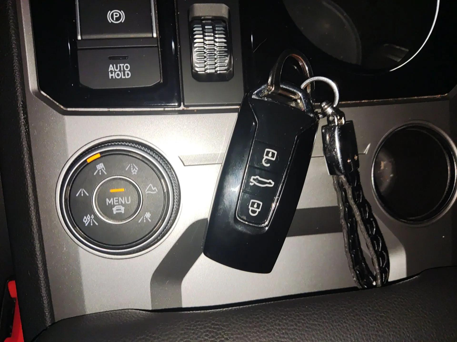 Volkswagen Touareg New Energy 2021 eHybrid — миниатюра 9