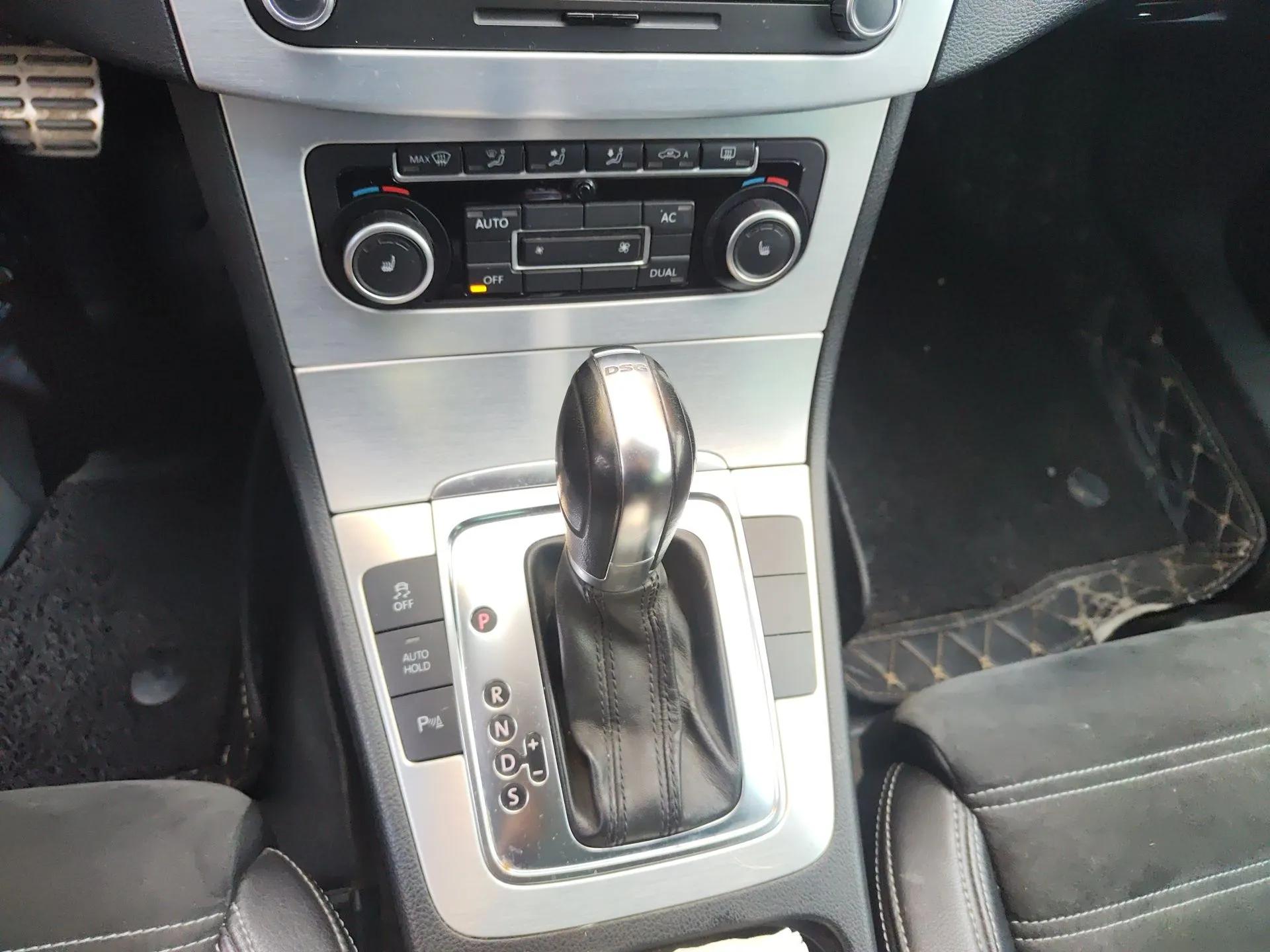 Volkswagen CC 2011 1.8TSI Luxury Model — миниатюра 15