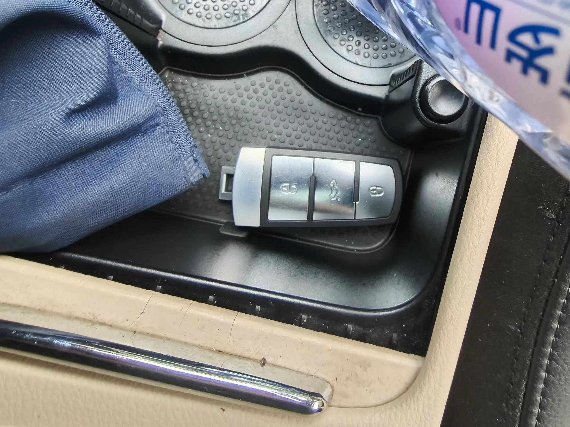 Volkswagen CC 2009 3.6 FSI Top-Trim Version — миниатюра 9